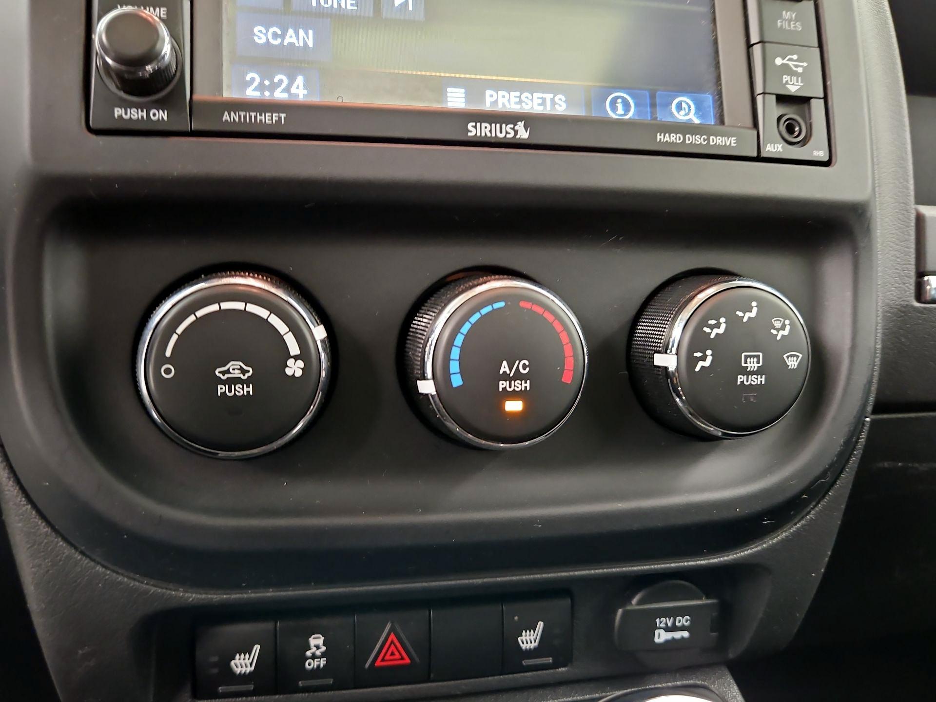 Thumbnail: 2015 Jeep Patriot - 15