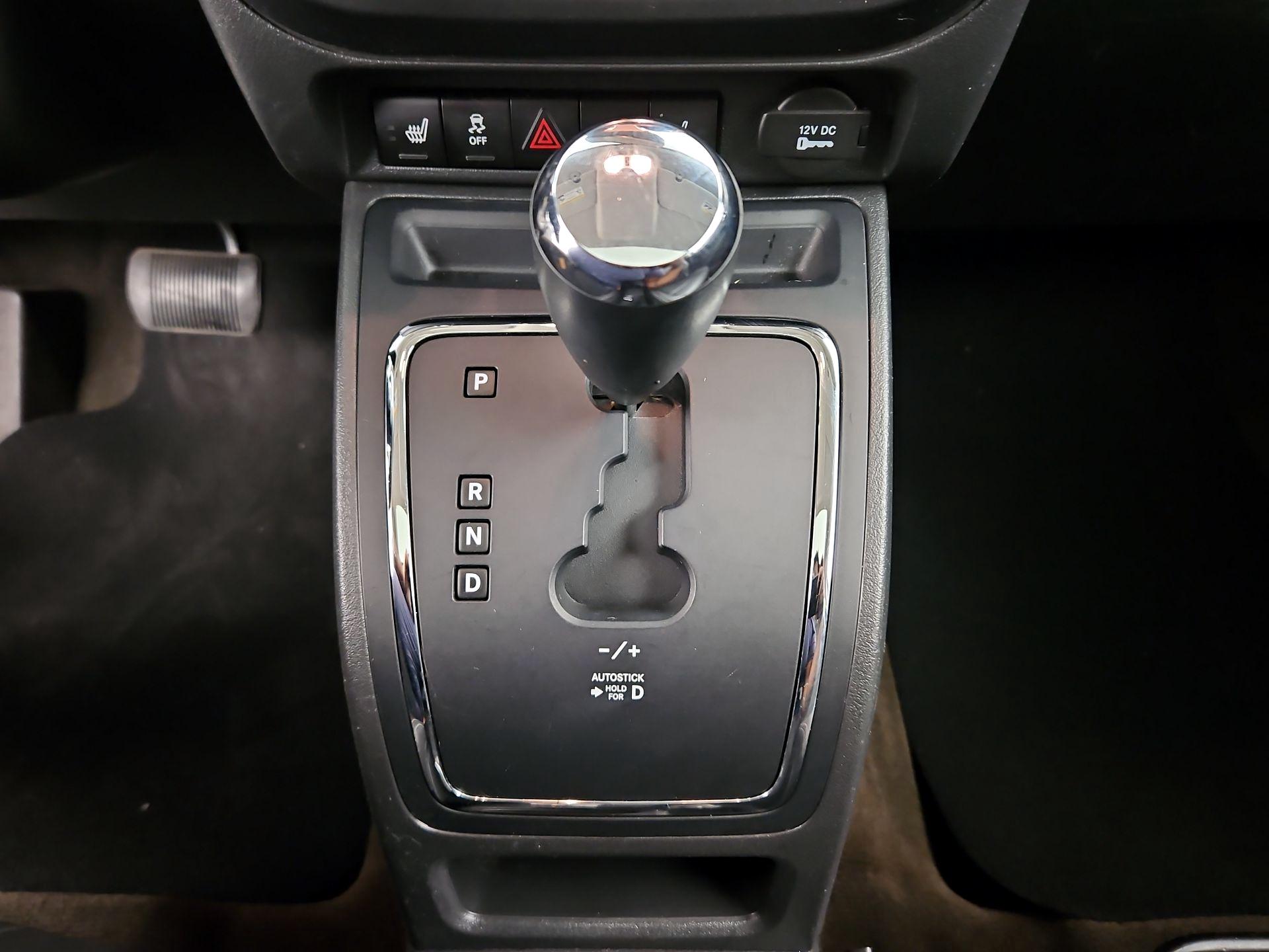Thumbnail: 2015 Jeep Patriot - 16
