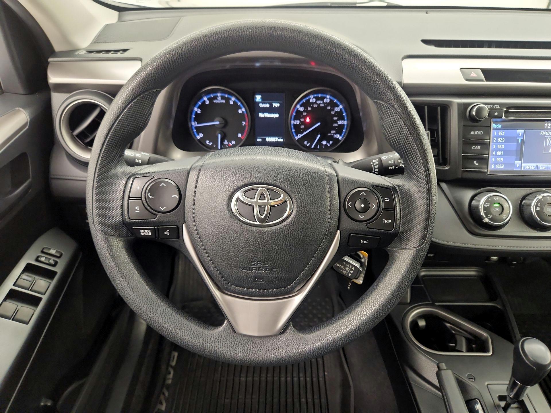 Thumbnail: 2018 Toyota RAV4 - 10