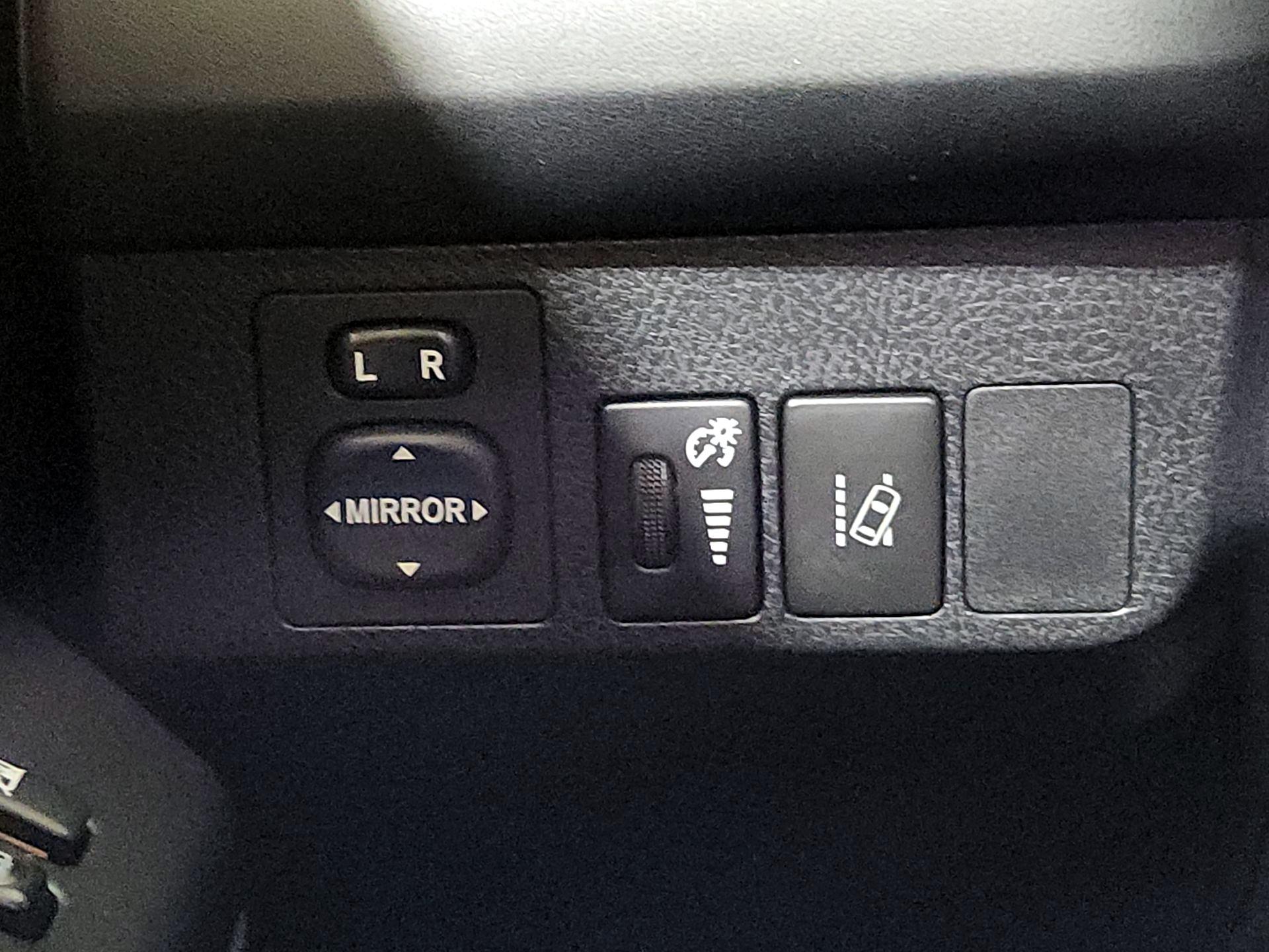 Thumbnail: 2018 Toyota RAV4 - 13
