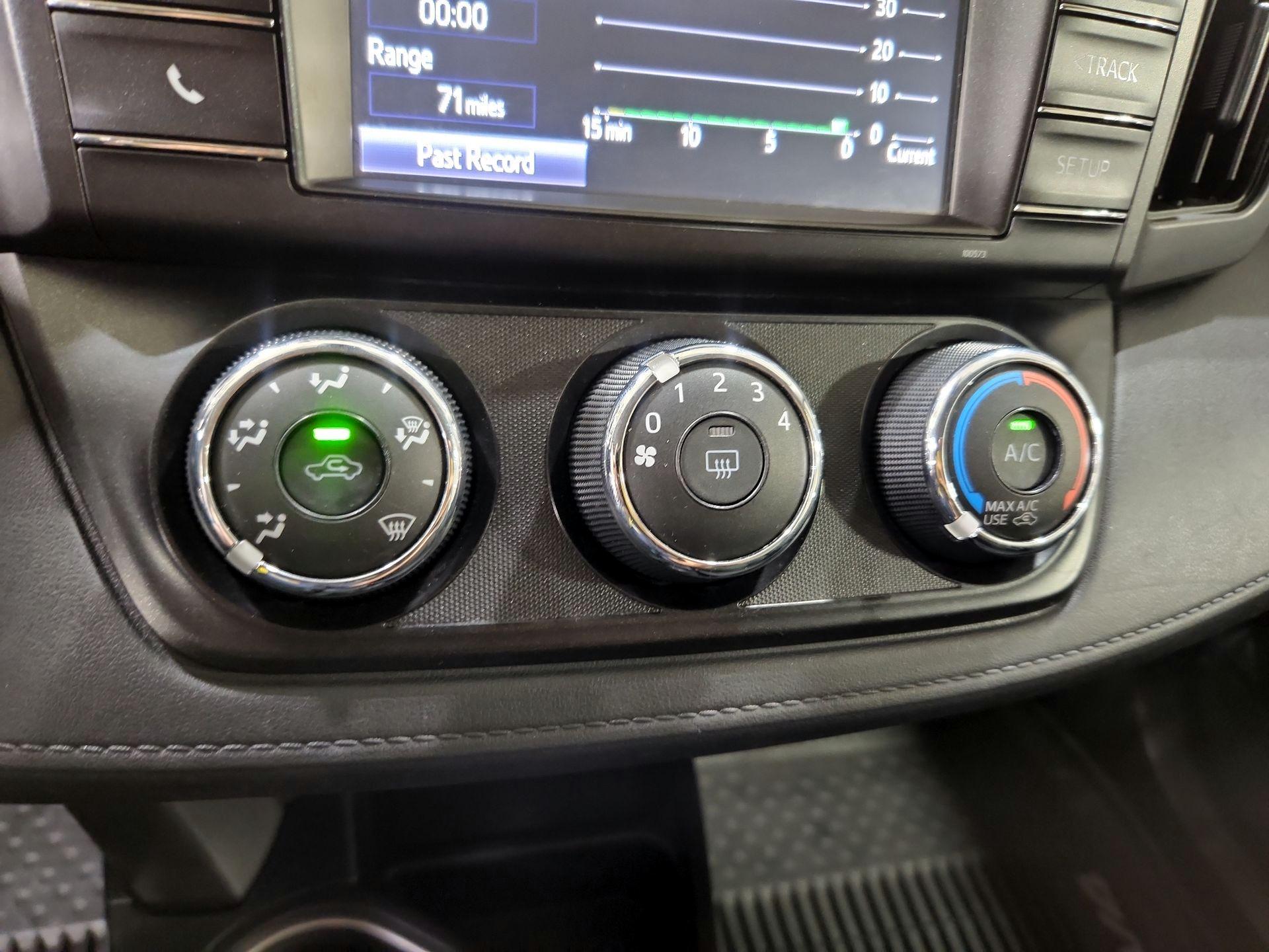 Thumbnail: 2018 Toyota RAV4 - 16