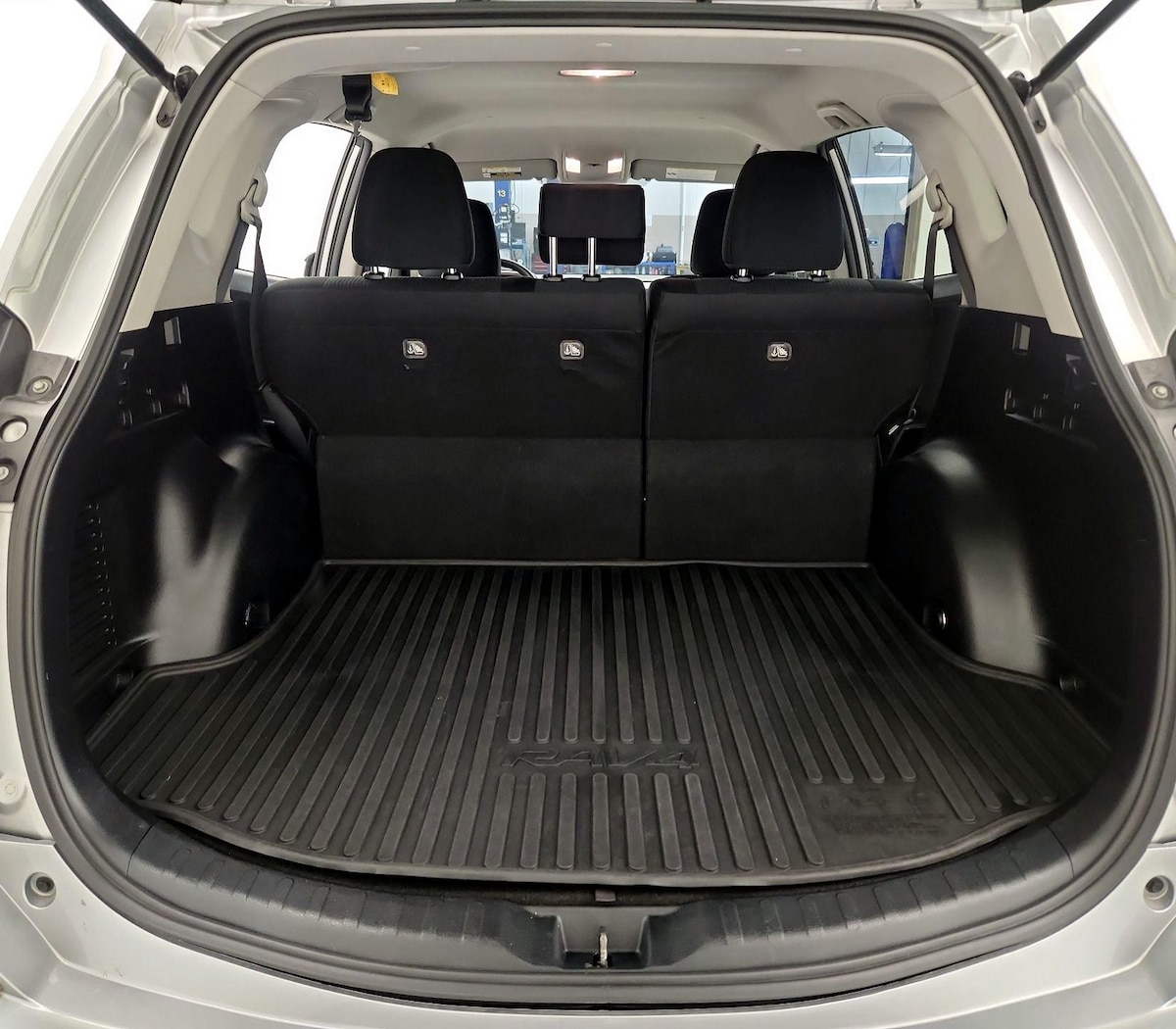 Trunk/Cargo (Seats Up)