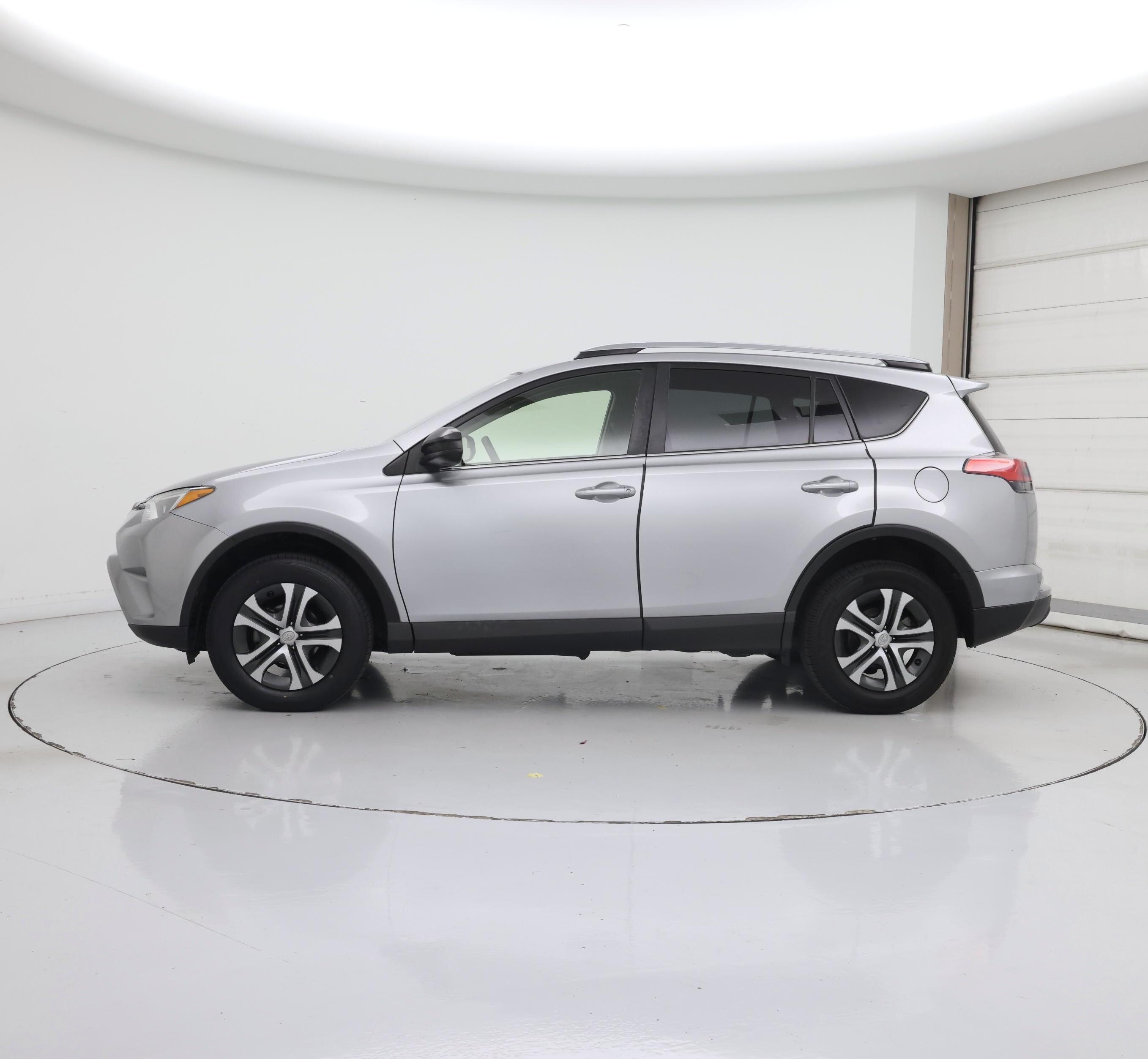Thumbnail: 2018 Toyota RAV4 - 3