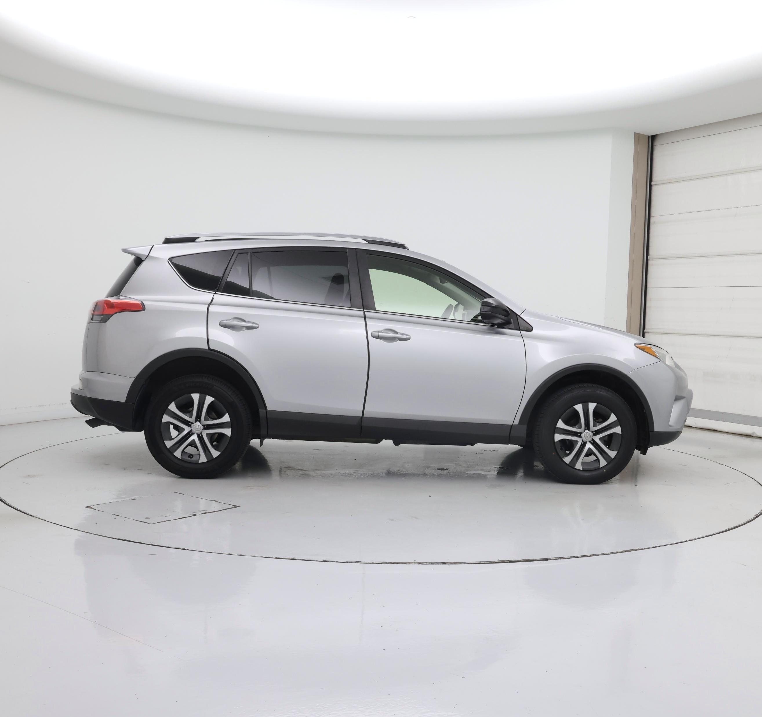 Thumbnail: 2018 Toyota RAV4 - 7