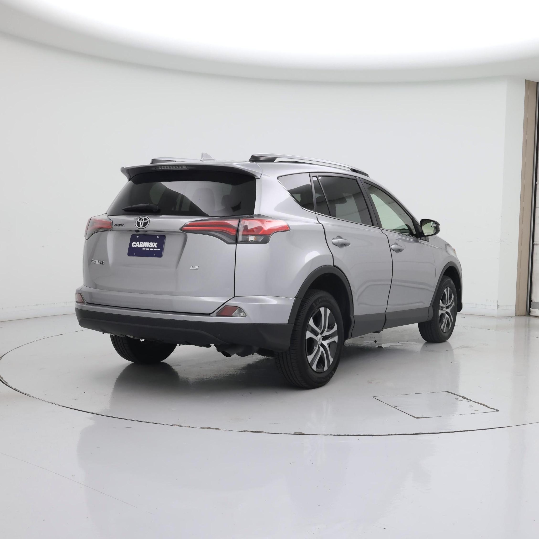 Thumbnail: 2018 Toyota RAV4 - 8