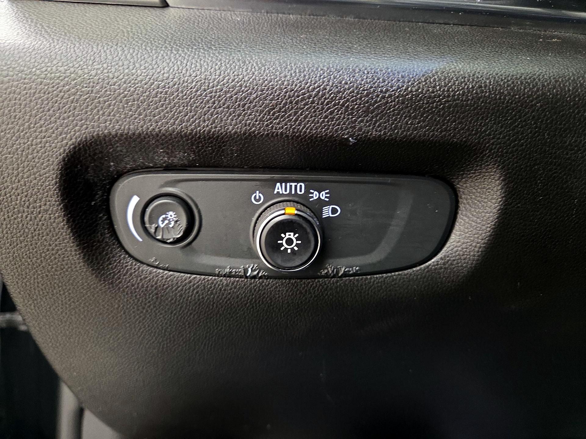 Thumbnail: 2021 Chevrolet Traverse - 13
