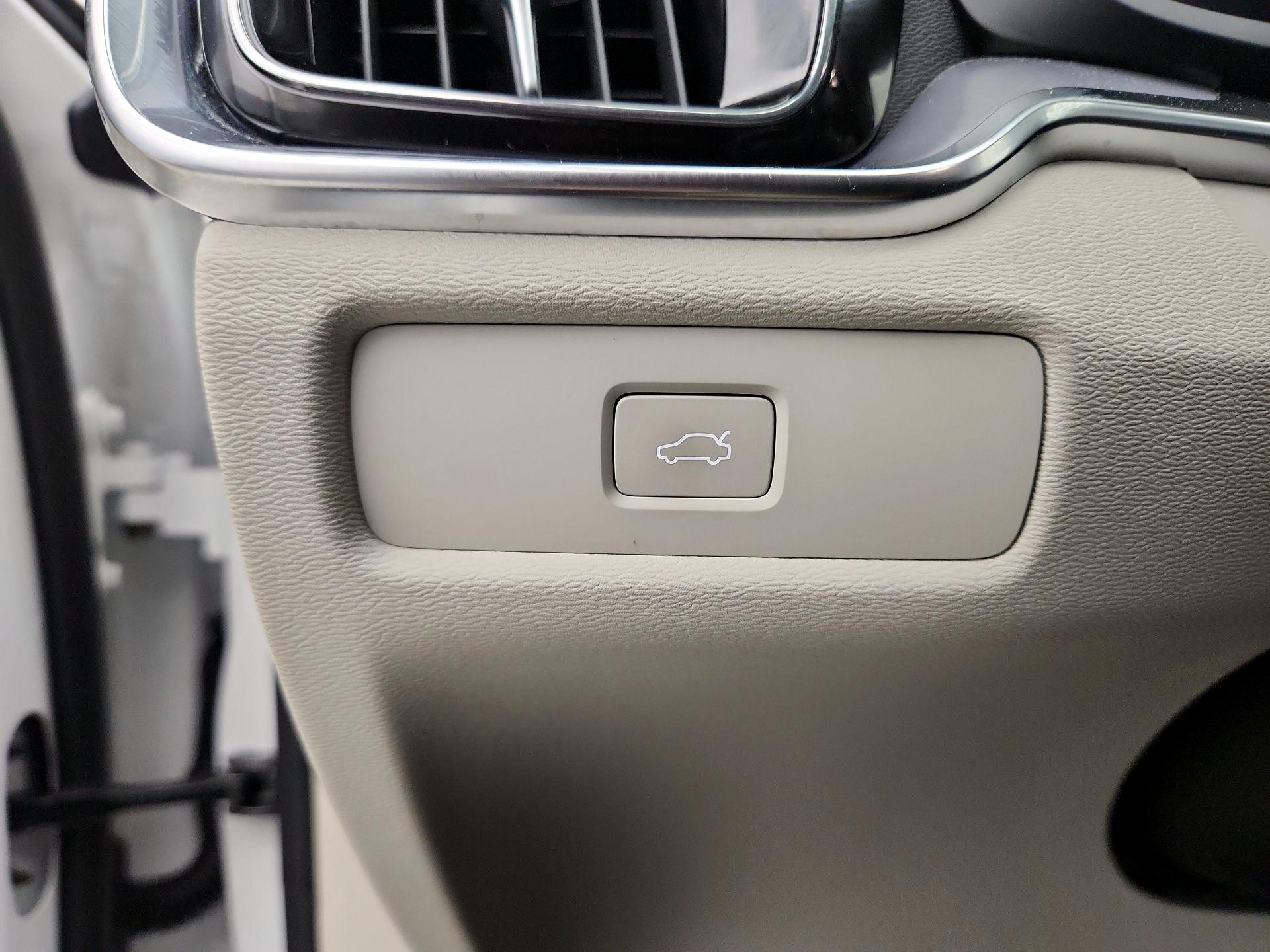 Thumbnail: 2024 Volvo S60 - 13