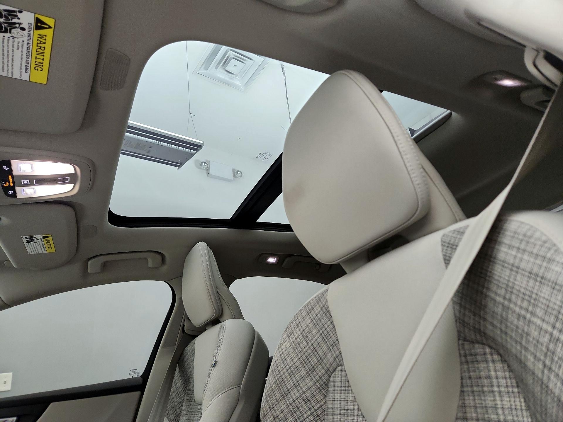 Thumbnail: 2024 Volvo S60 - 19