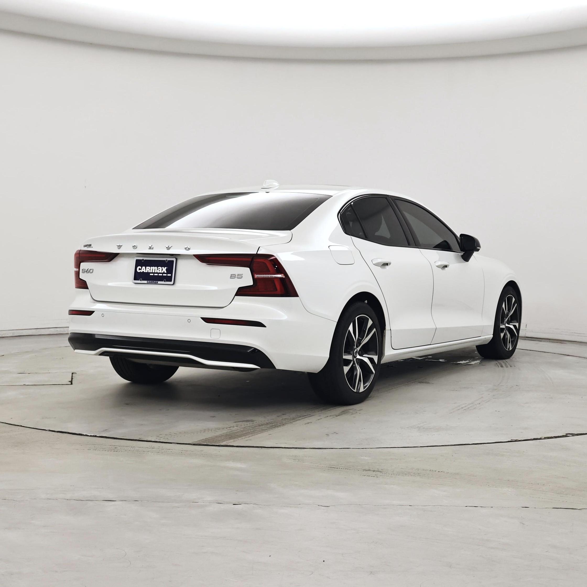Thumbnail: 2024 Volvo S60 - 8