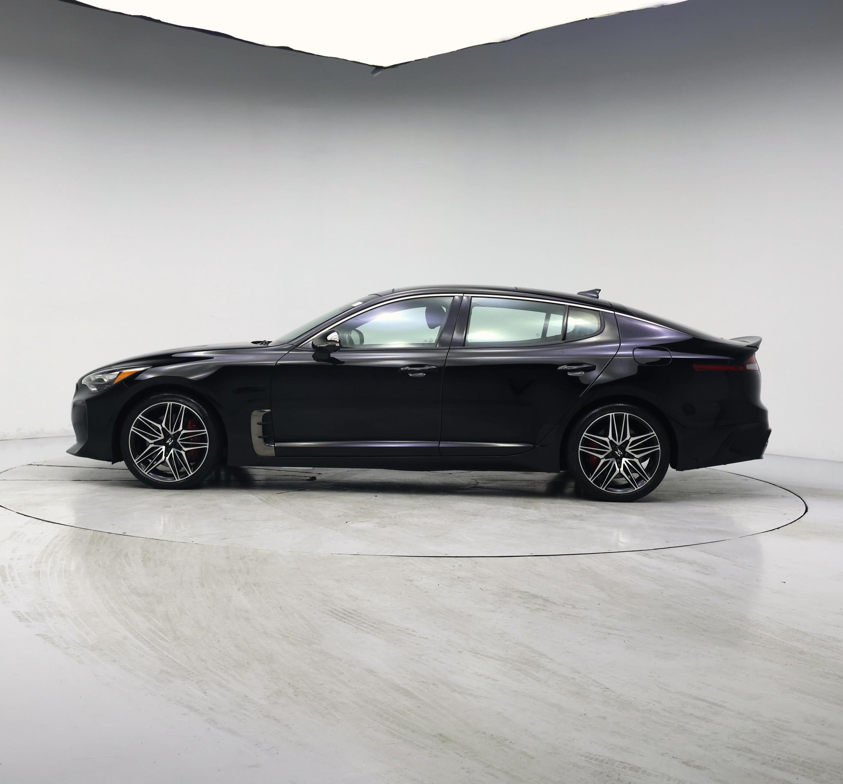 Thumbnail: 2022 Kia Stinger - 3