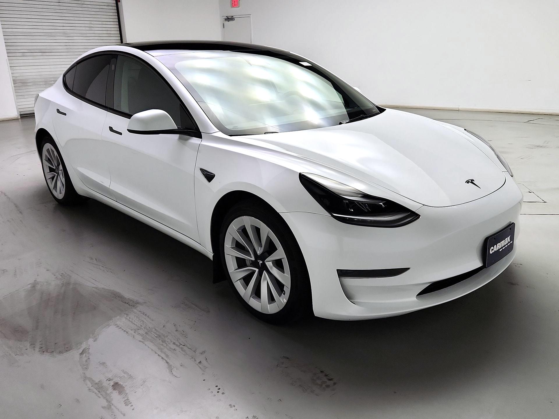 Thumbnail: 2023 Tesla Model 3 - 1