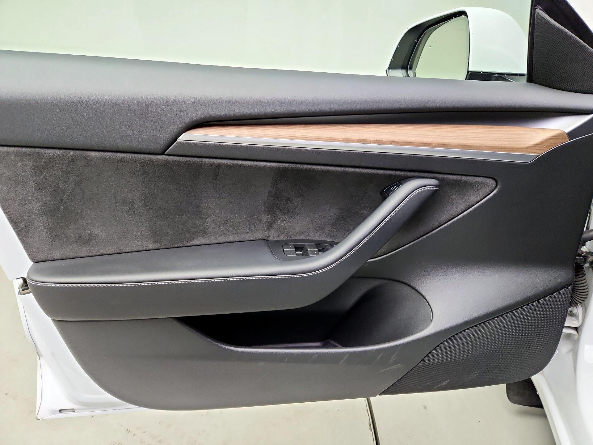 Thumbnail: 2023 Tesla Model 3 - 10