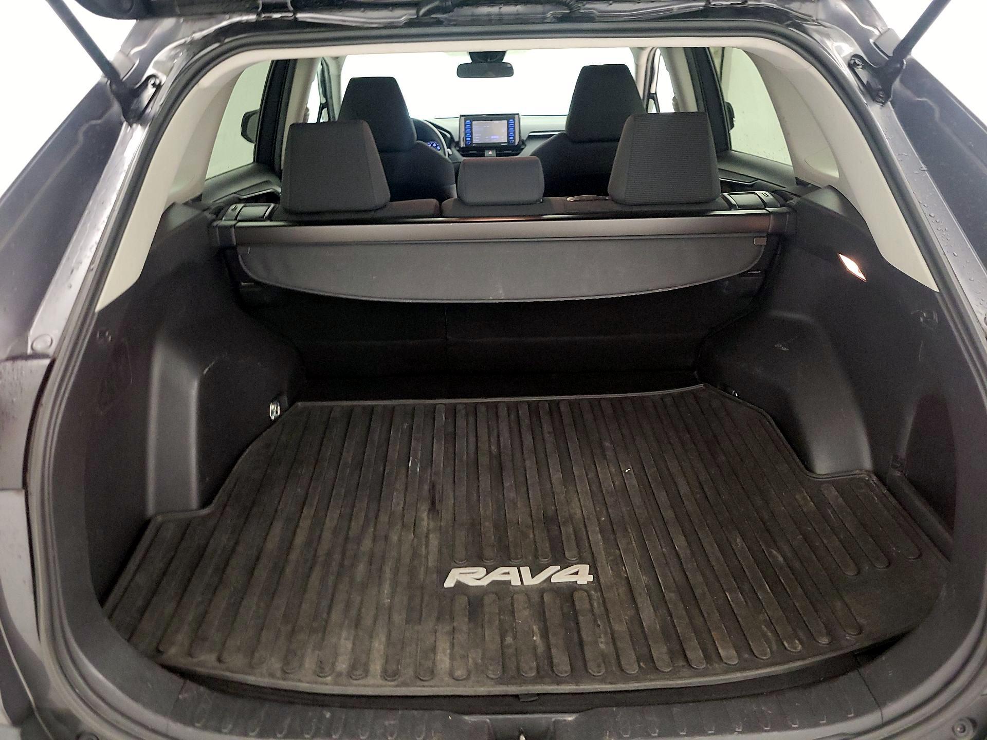 Thumbnail: 2020 Toyota RAV4 - 19