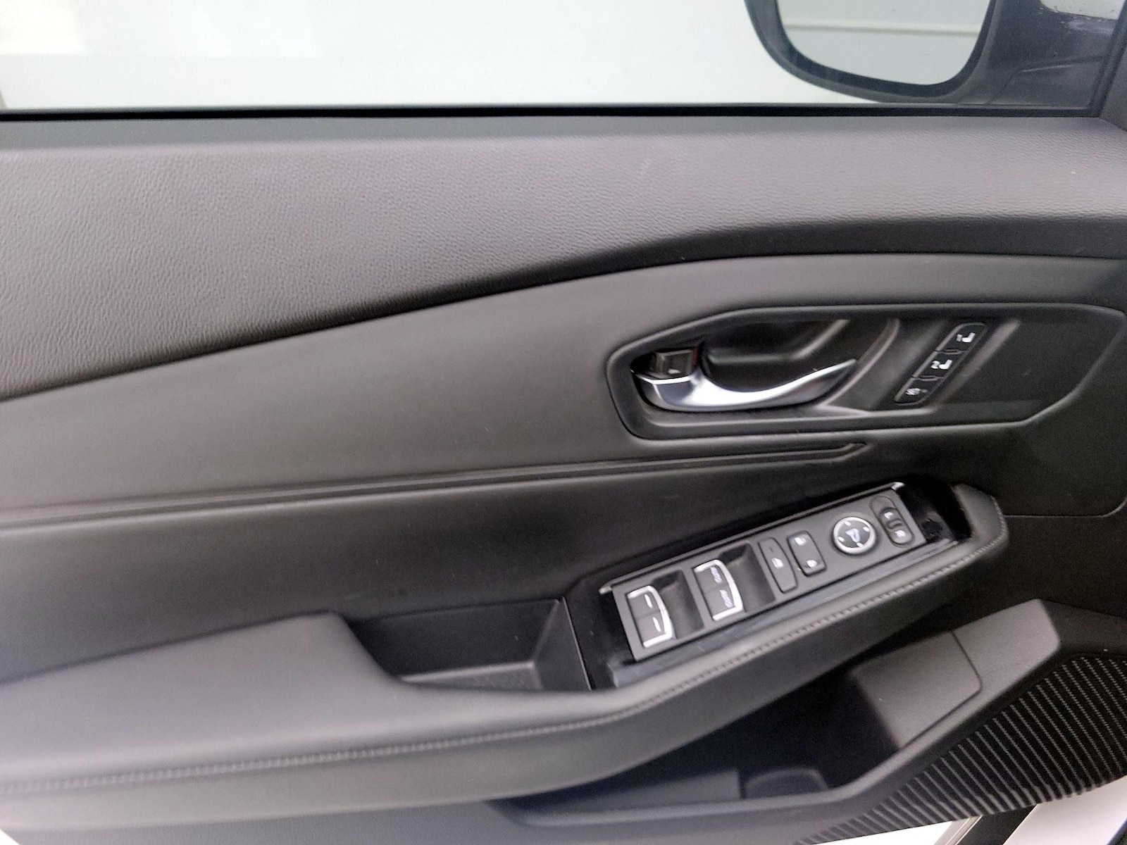 2025 Honda Accord Hybrid Touring - Photo 13