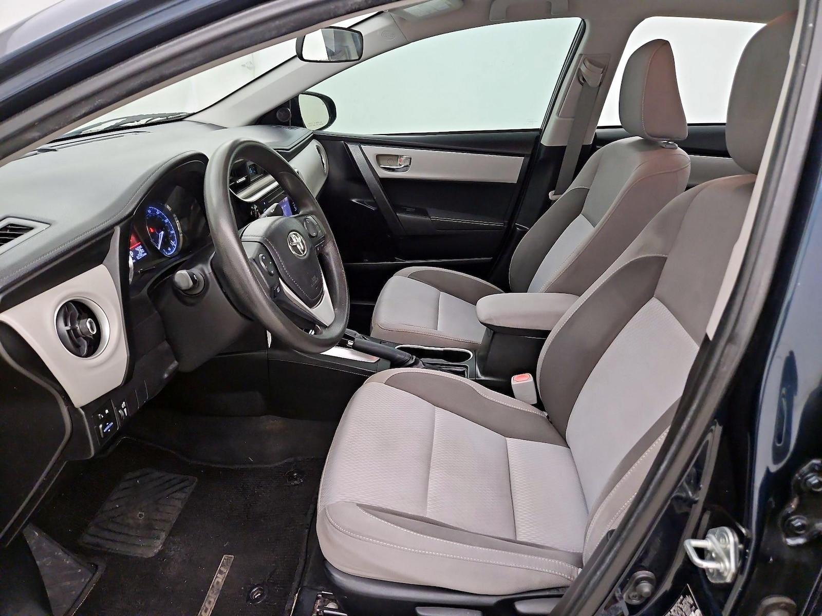 2019 Toyota Corolla LE - Photo 12