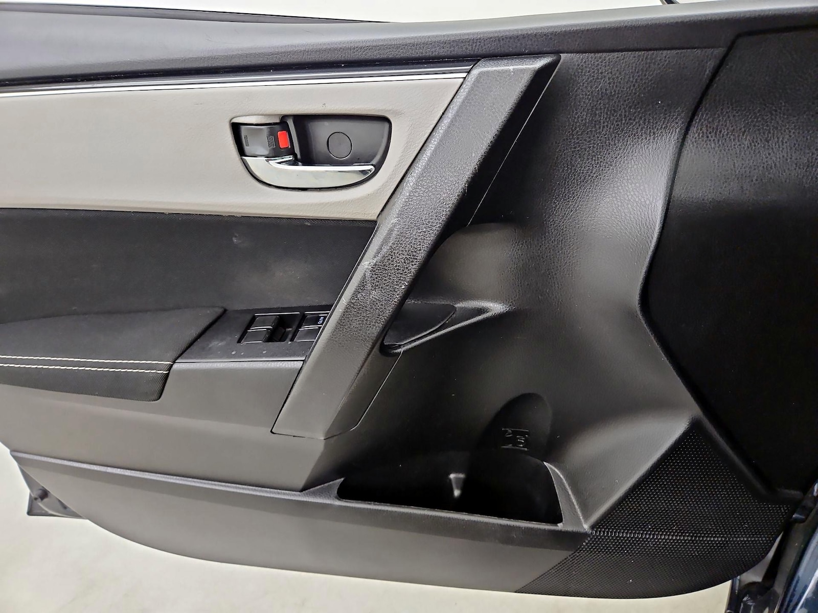 2019 Toyota Corolla LE - Photo 13