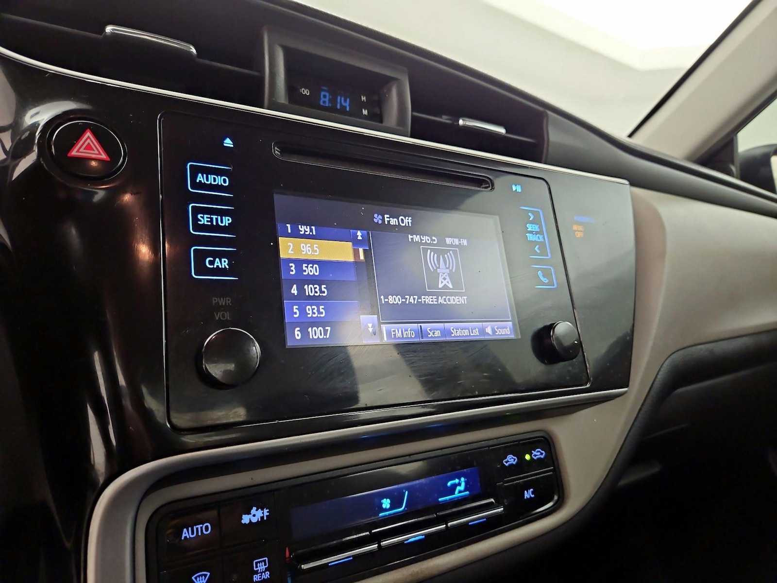 2019 Toyota Corolla LE - Photo 16