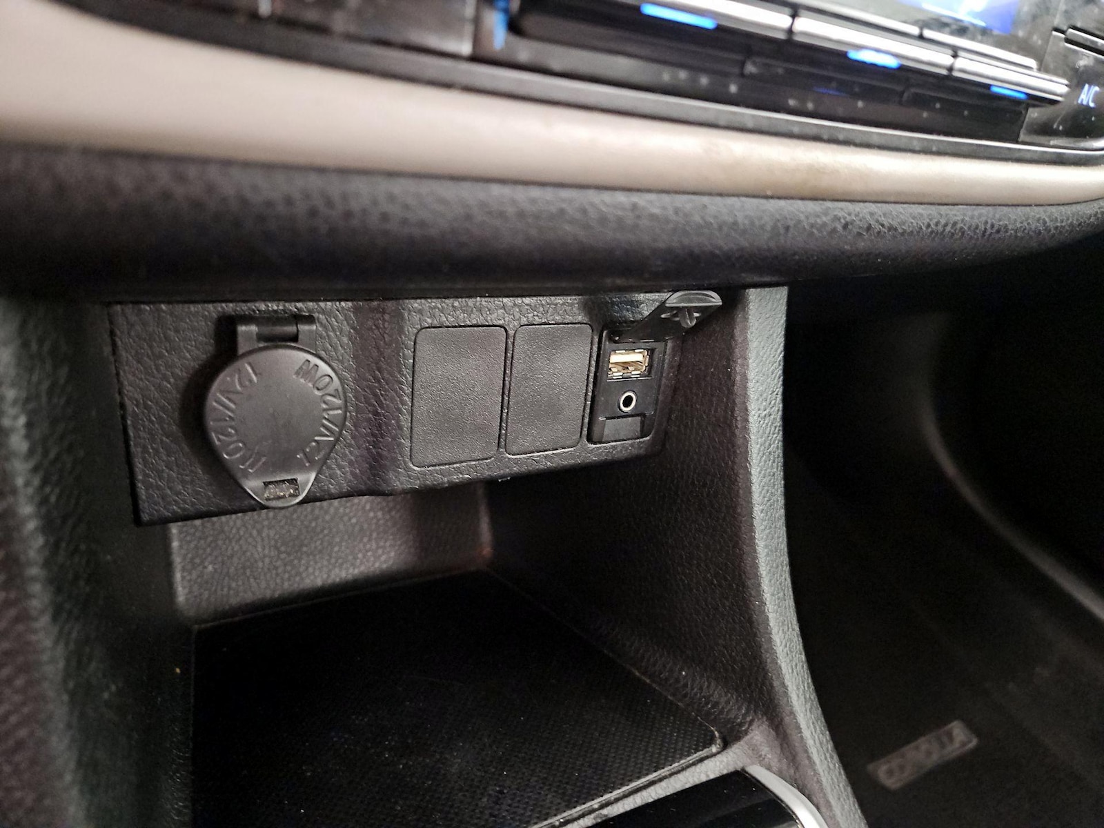 2019 Toyota Corolla LE - Photo 19