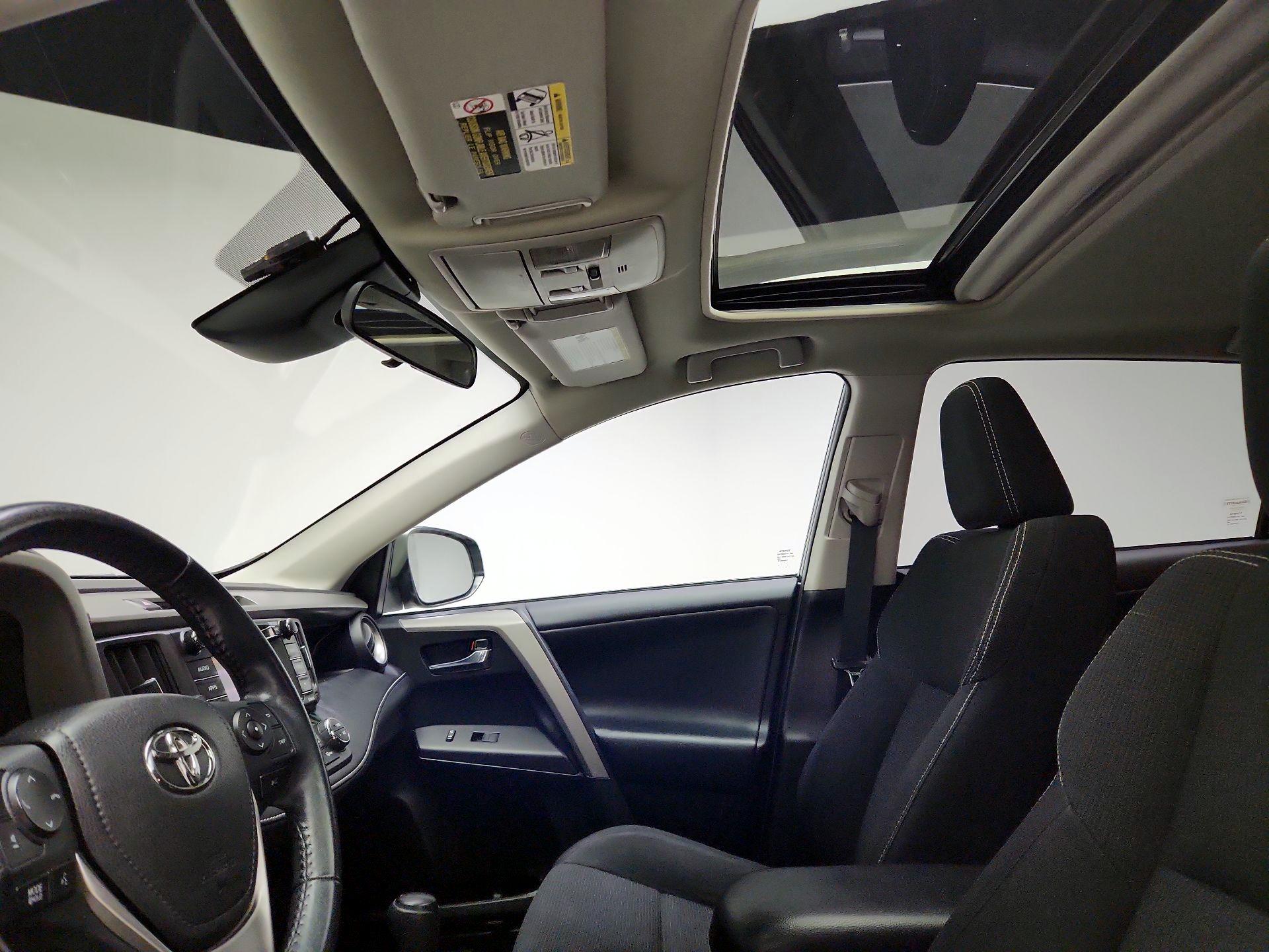 Thumbnail: 2018 Toyota RAV4 - 17