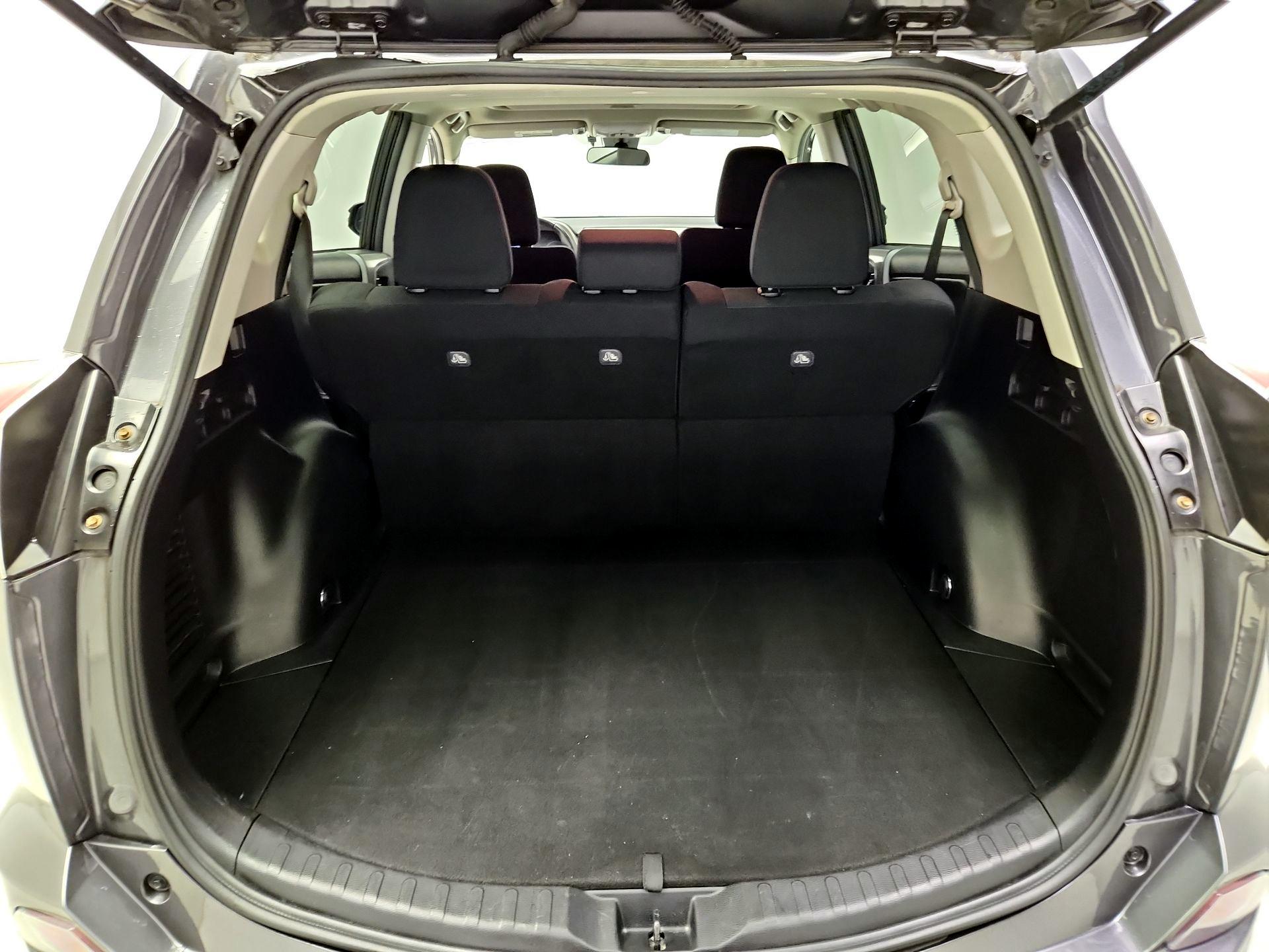 Thumbnail: 2018 Toyota RAV4 - 19