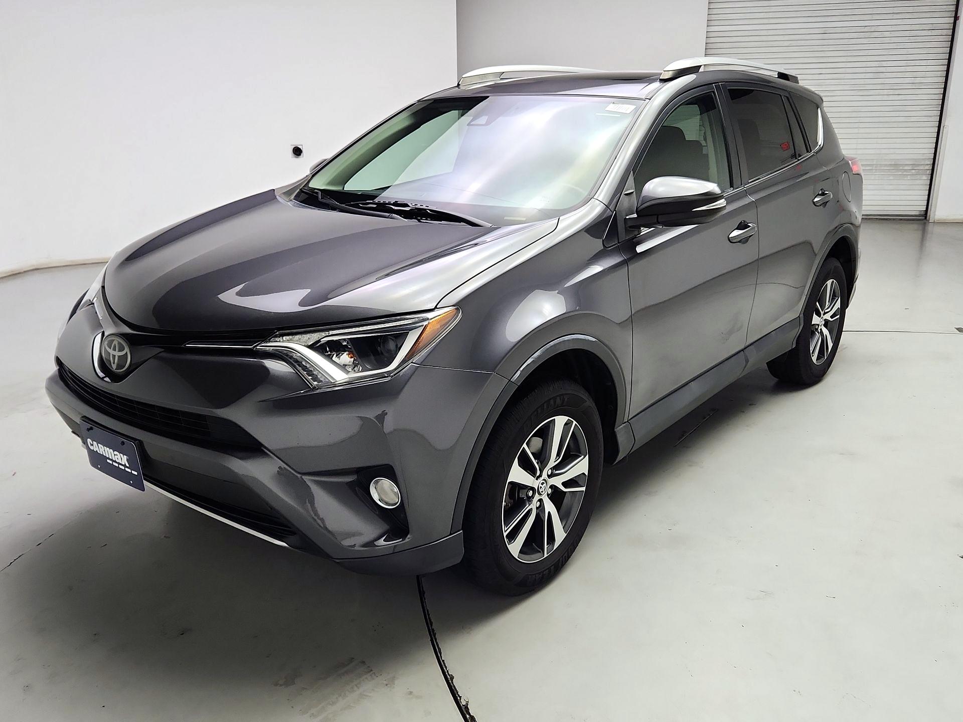 Thumbnail: 2018 Toyota RAV4 - 3