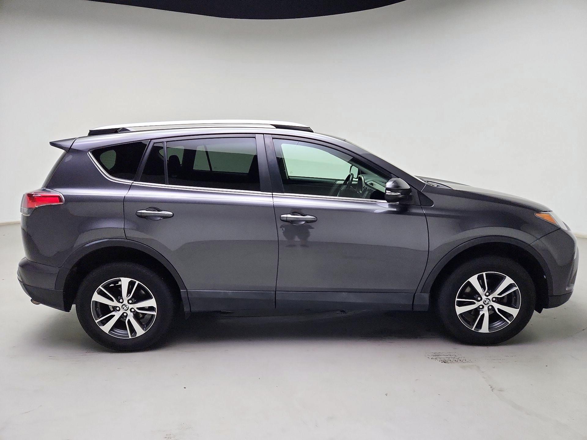 Thumbnail: 2018 Toyota RAV4 - 4