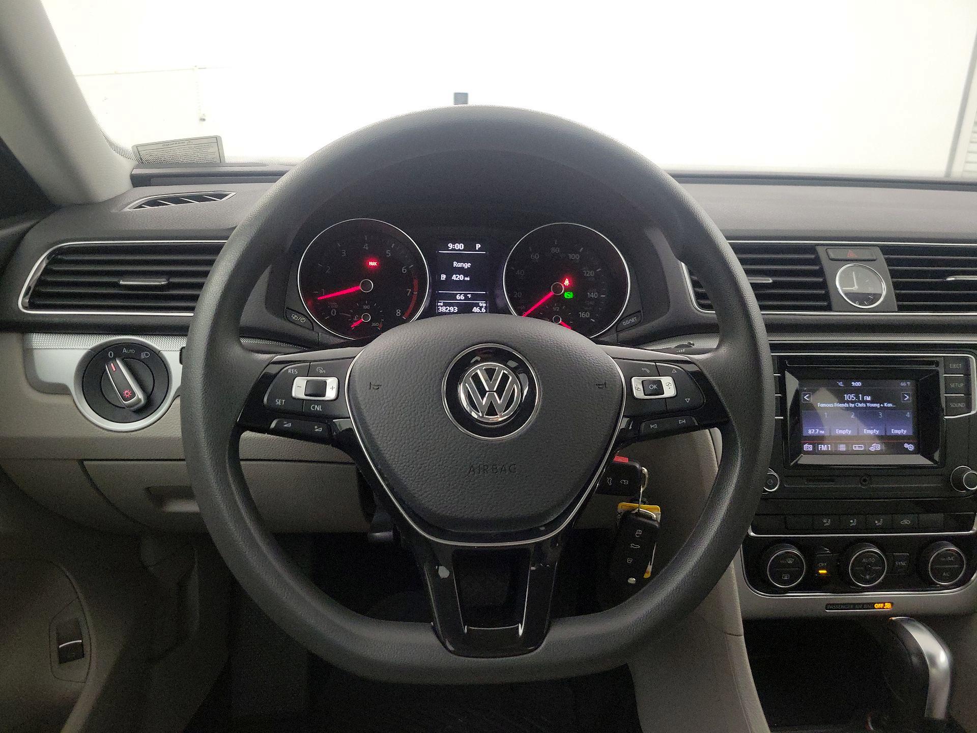 Thumbnail: 2017 Volkswagen Passat - 10