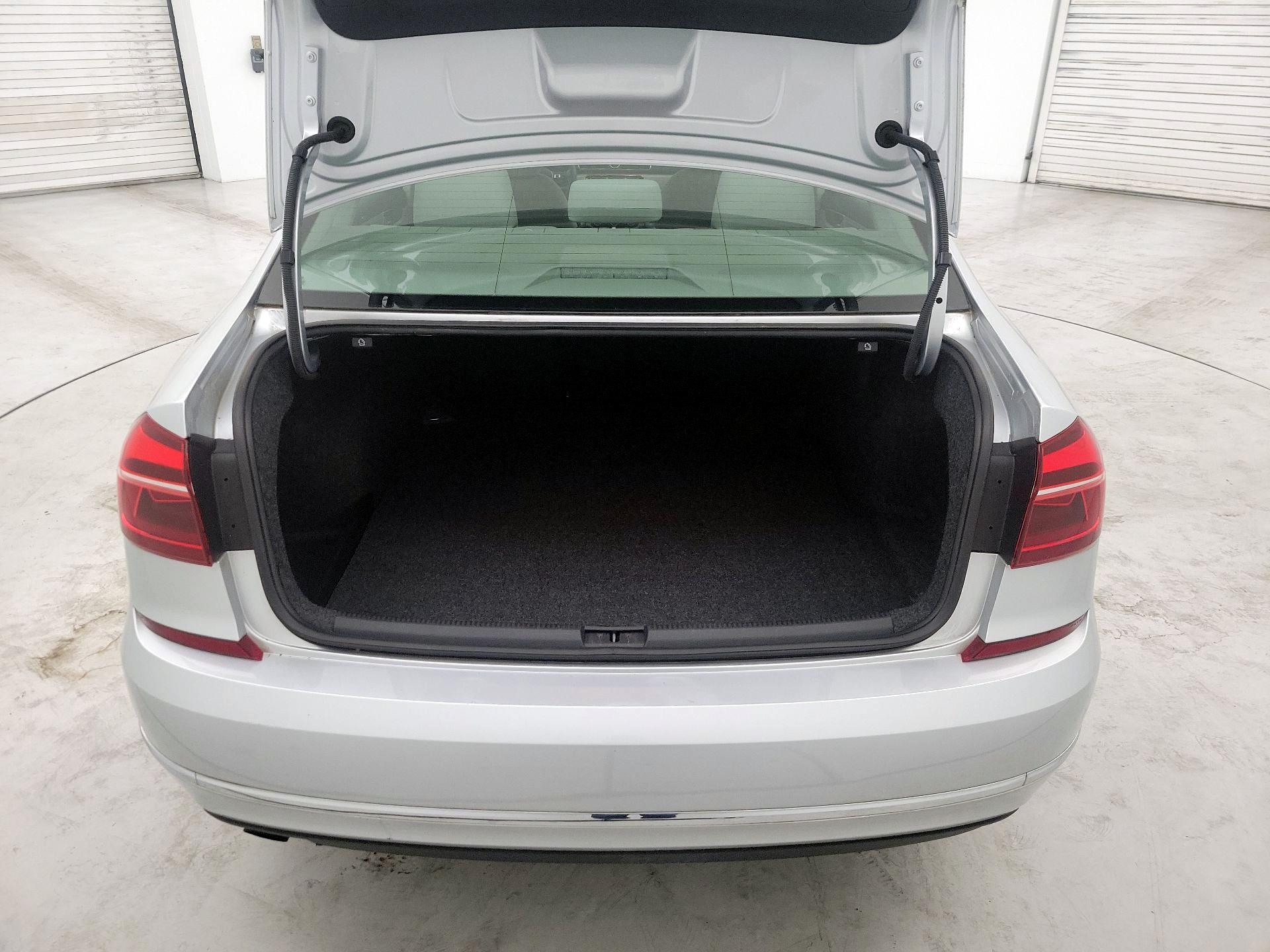 Thumbnail: 2017 Volkswagen Passat - 20