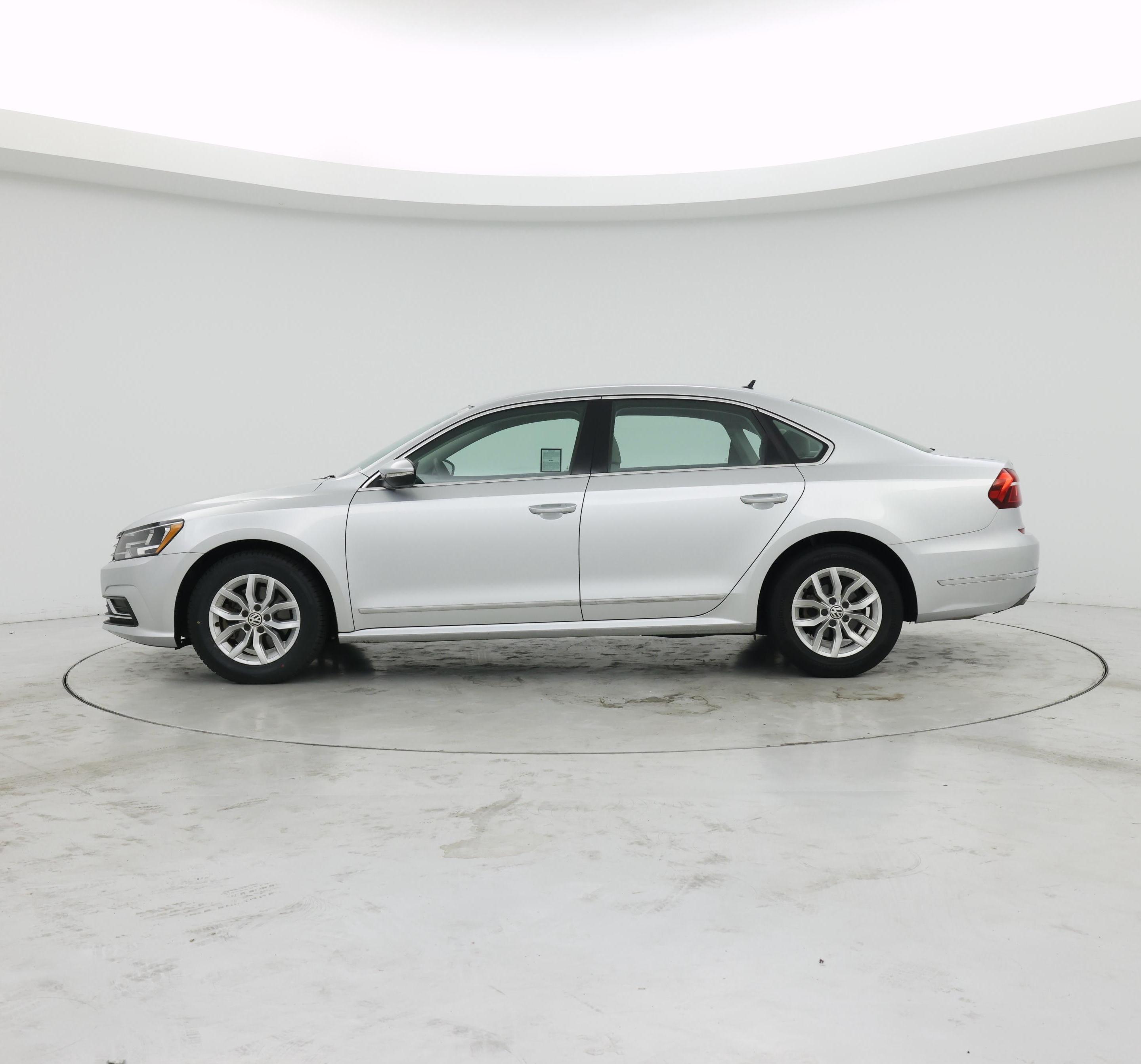 Thumbnail: 2017 Volkswagen Passat - 3