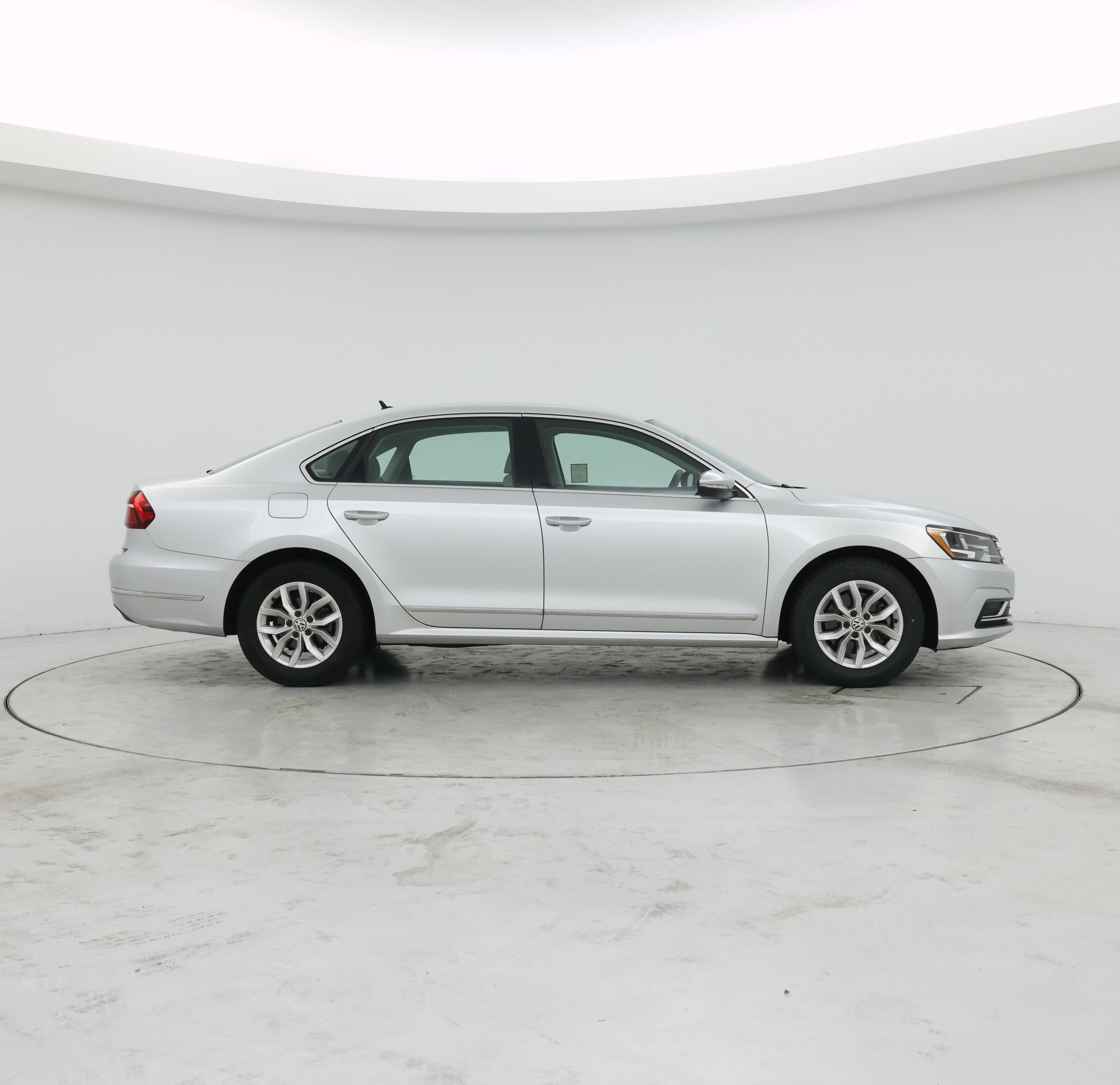 Thumbnail: 2017 Volkswagen Passat - 7