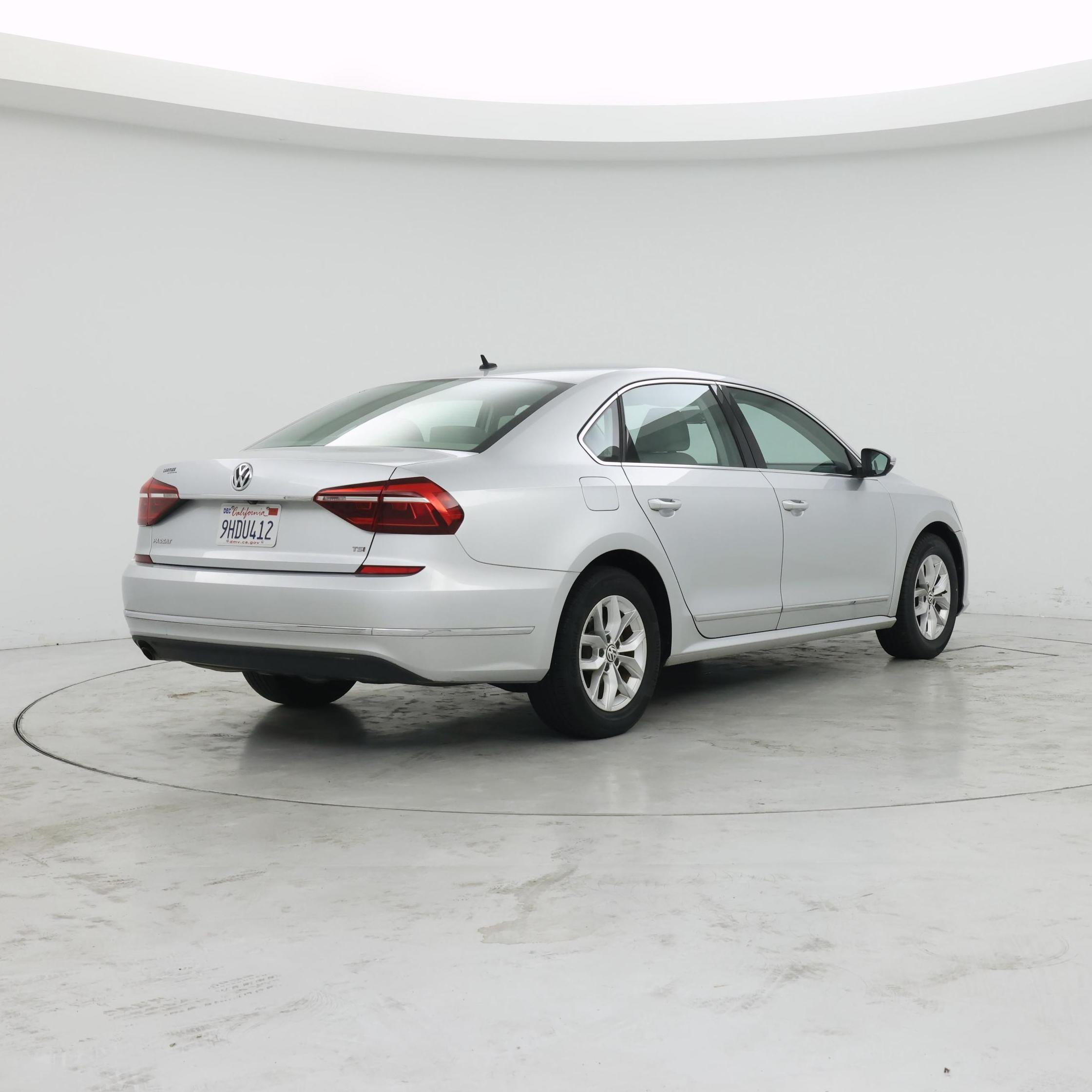Thumbnail: 2017 Volkswagen Passat - 8
