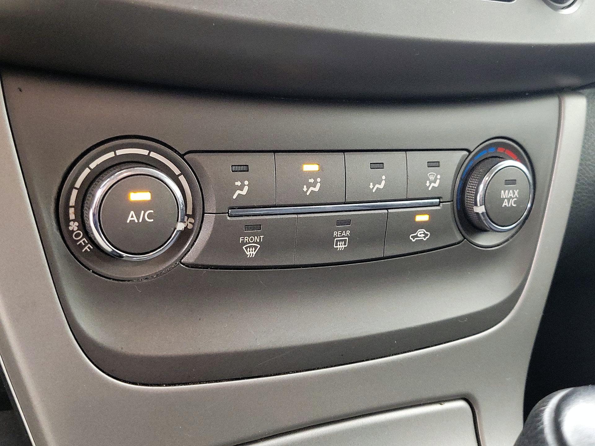 Thumbnail: 2014 Nissan Sentra - 15