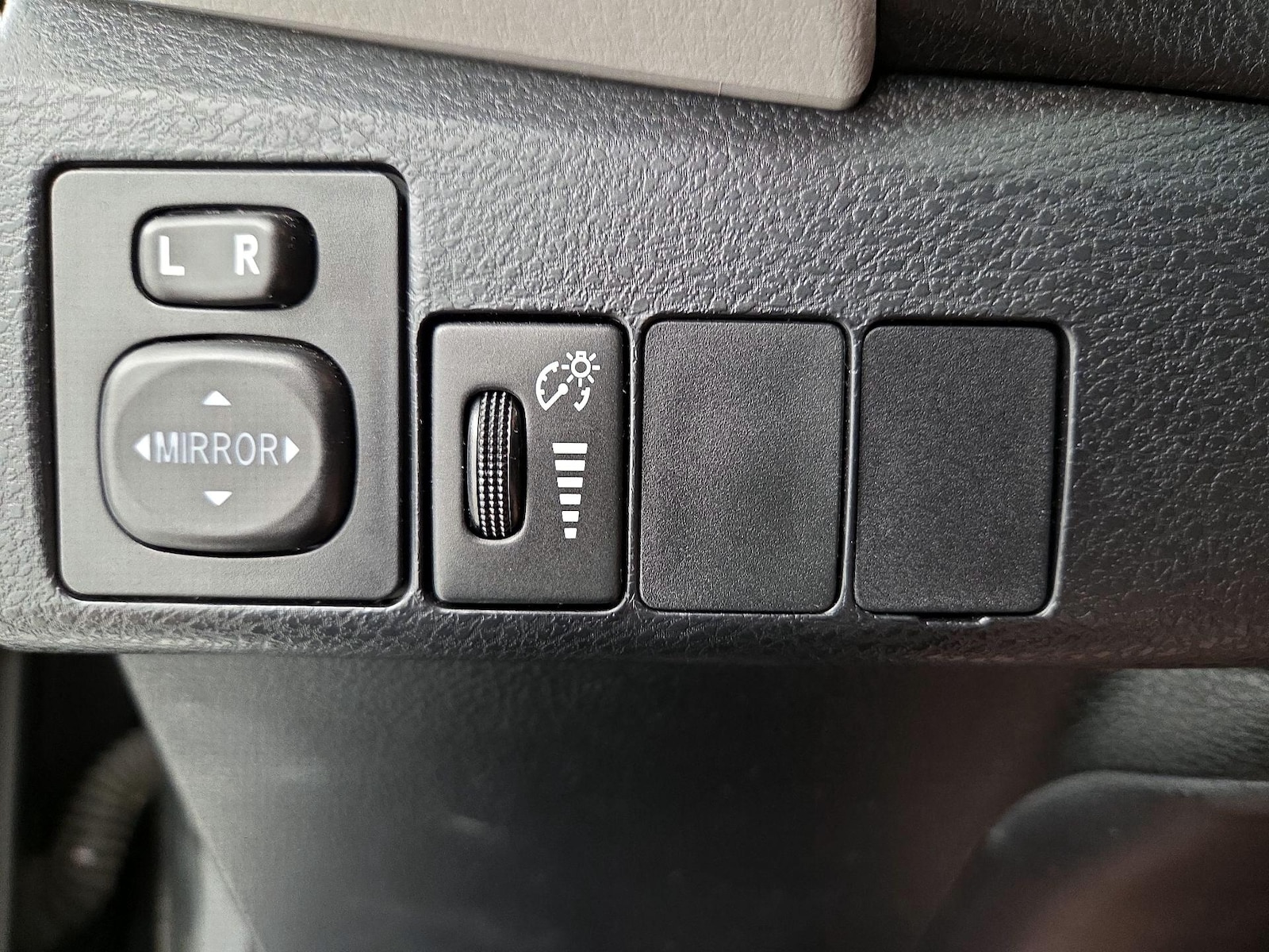 2014 Toyota Corolla LE - Photo 14