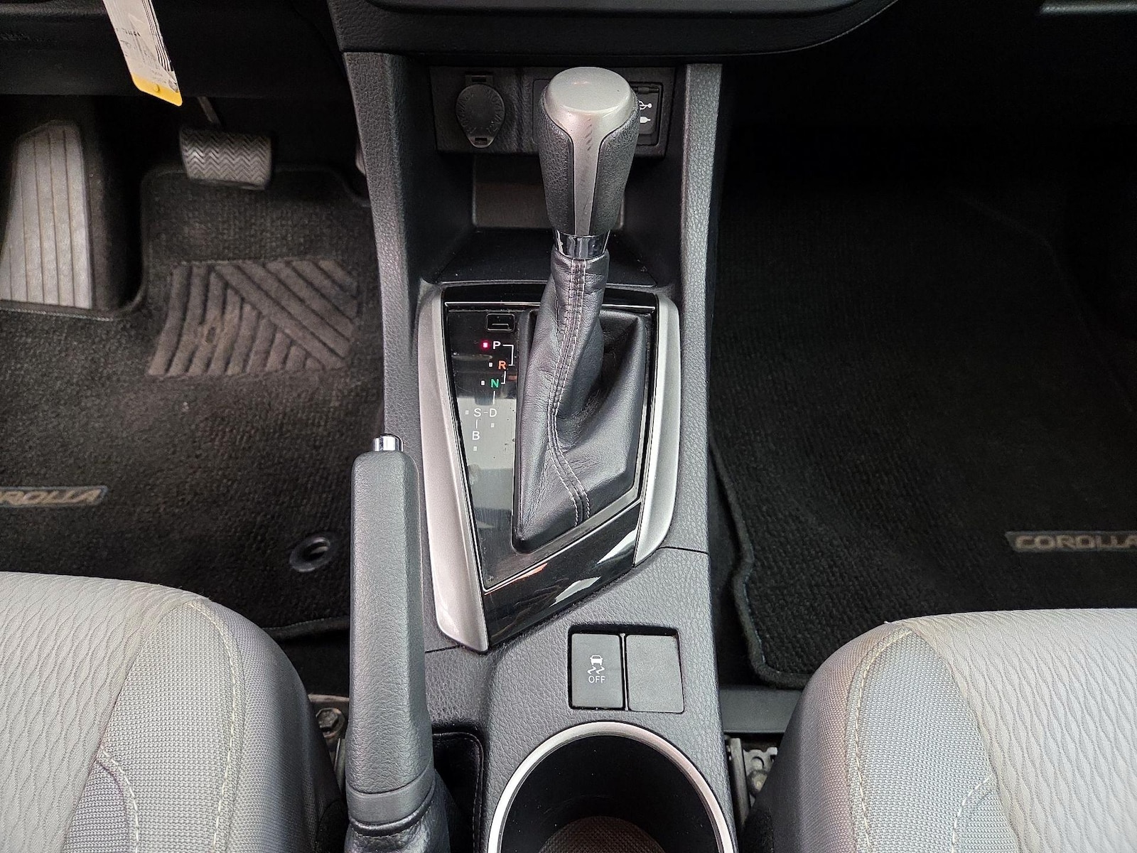2014 Toyota Corolla LE - Photo 18