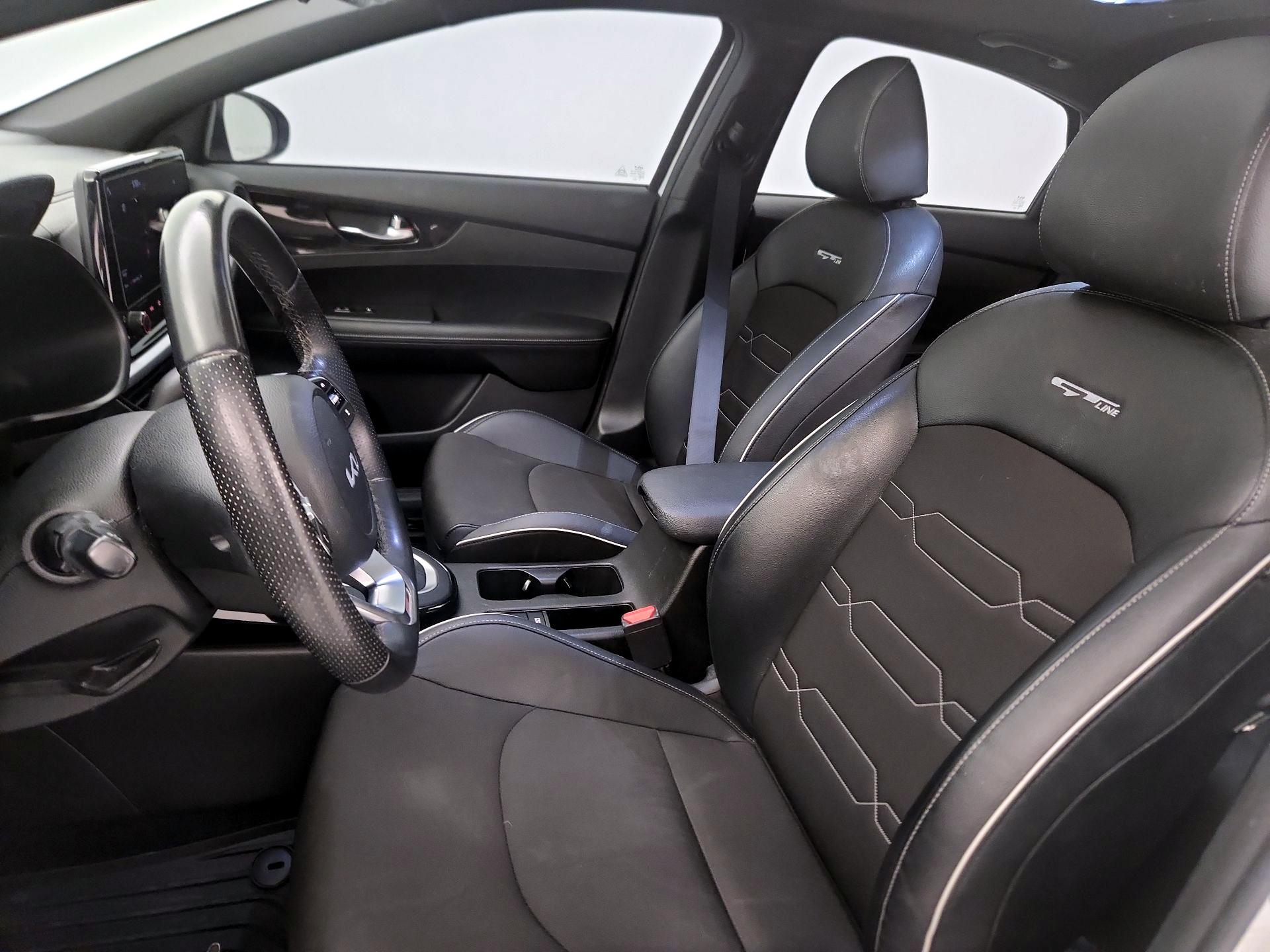 Thumbnail: 2022 Kia Forte - 11