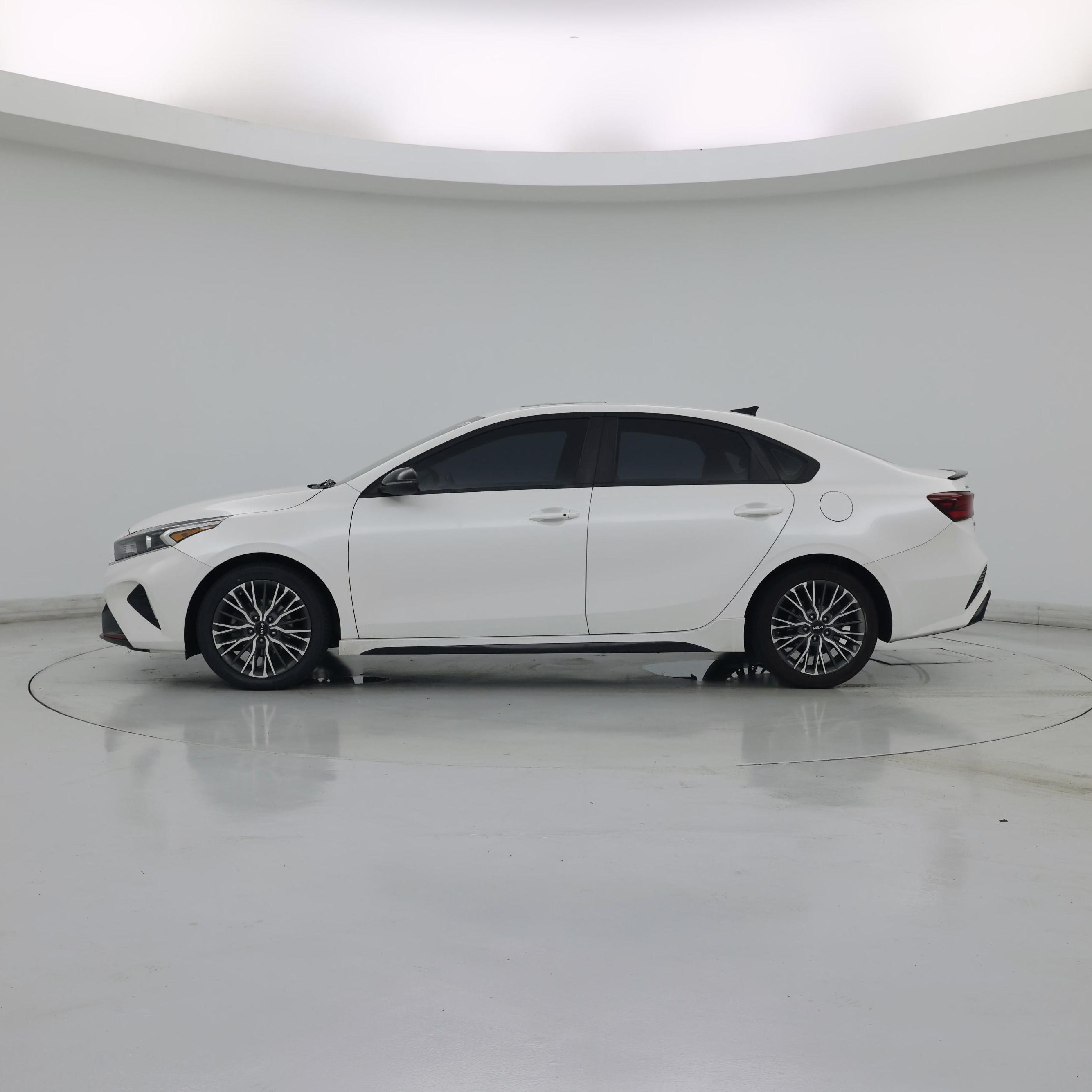 Thumbnail: 2022 Kia Forte - 3