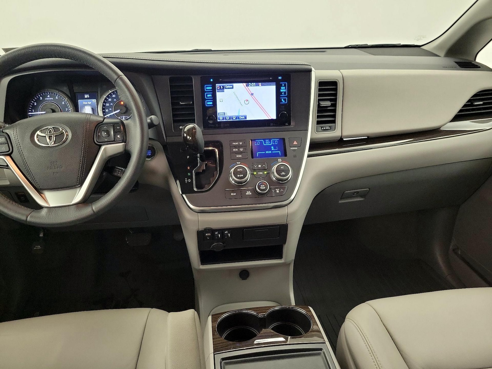 2017 Toyota Sienna XLE - Photo 10