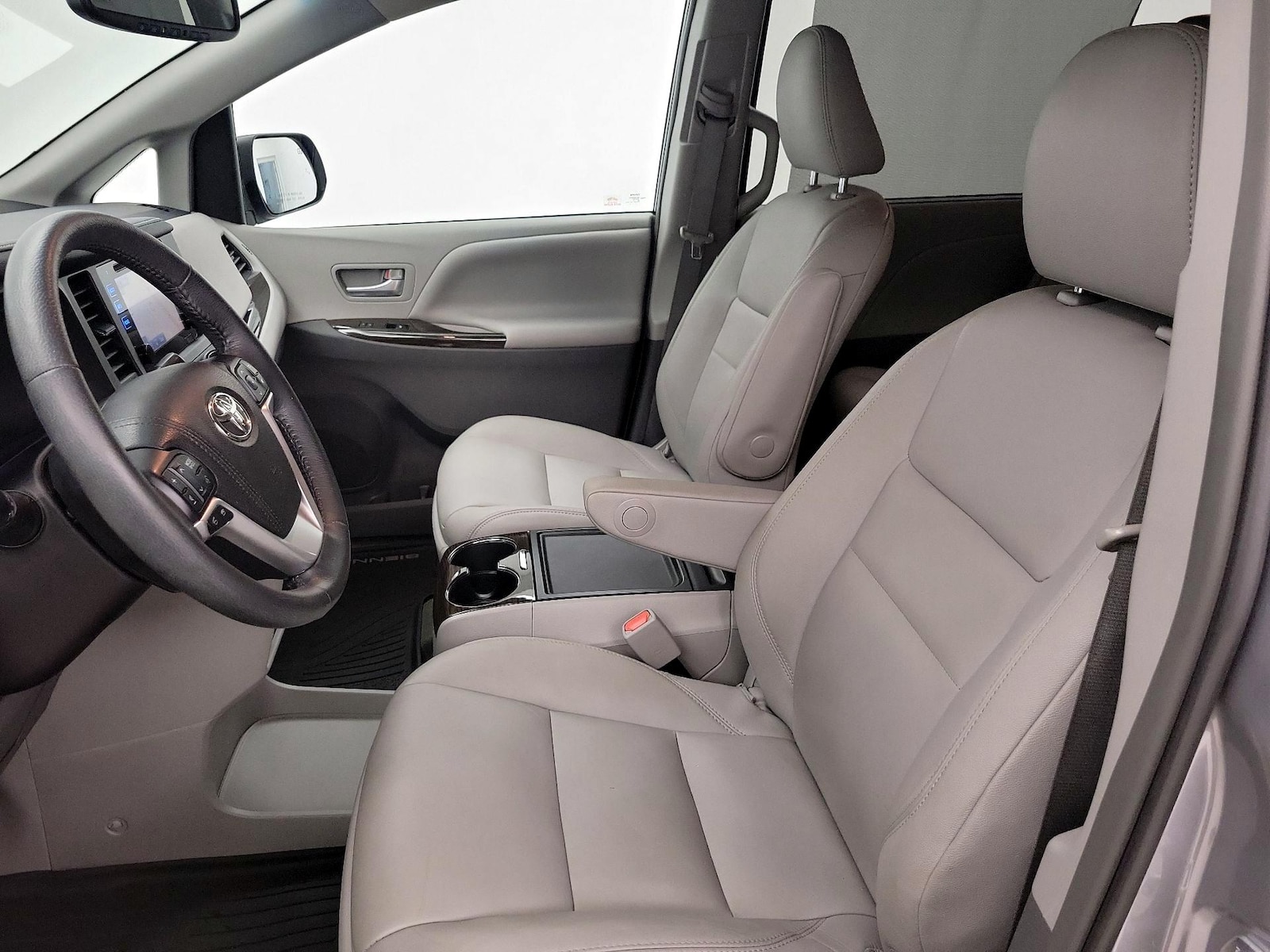 2017 Toyota Sienna XLE - Photo 12