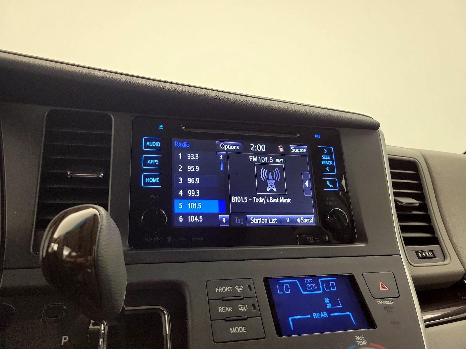 2017 Toyota Sienna XLE - Photo 17