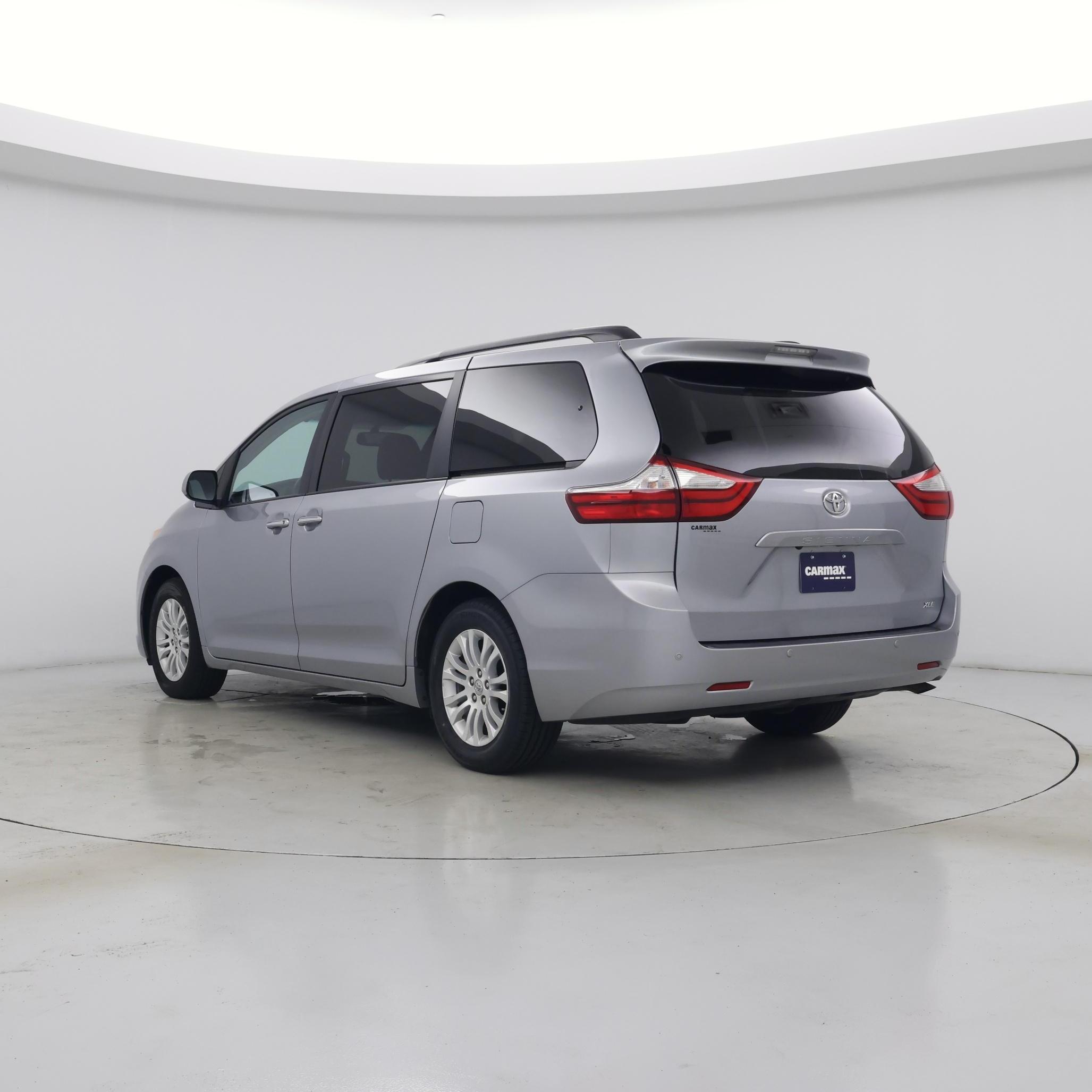Thumbnail: 2017 Toyota Sienna - 2