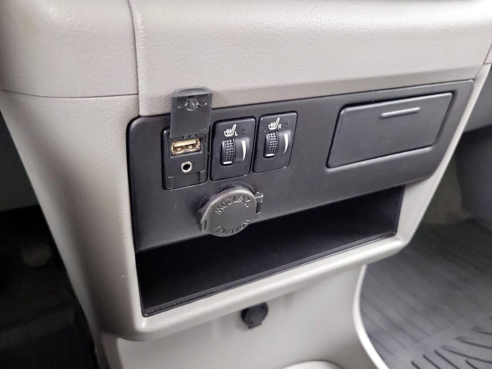 2017 Toyota Sienna XLE - Photo 20