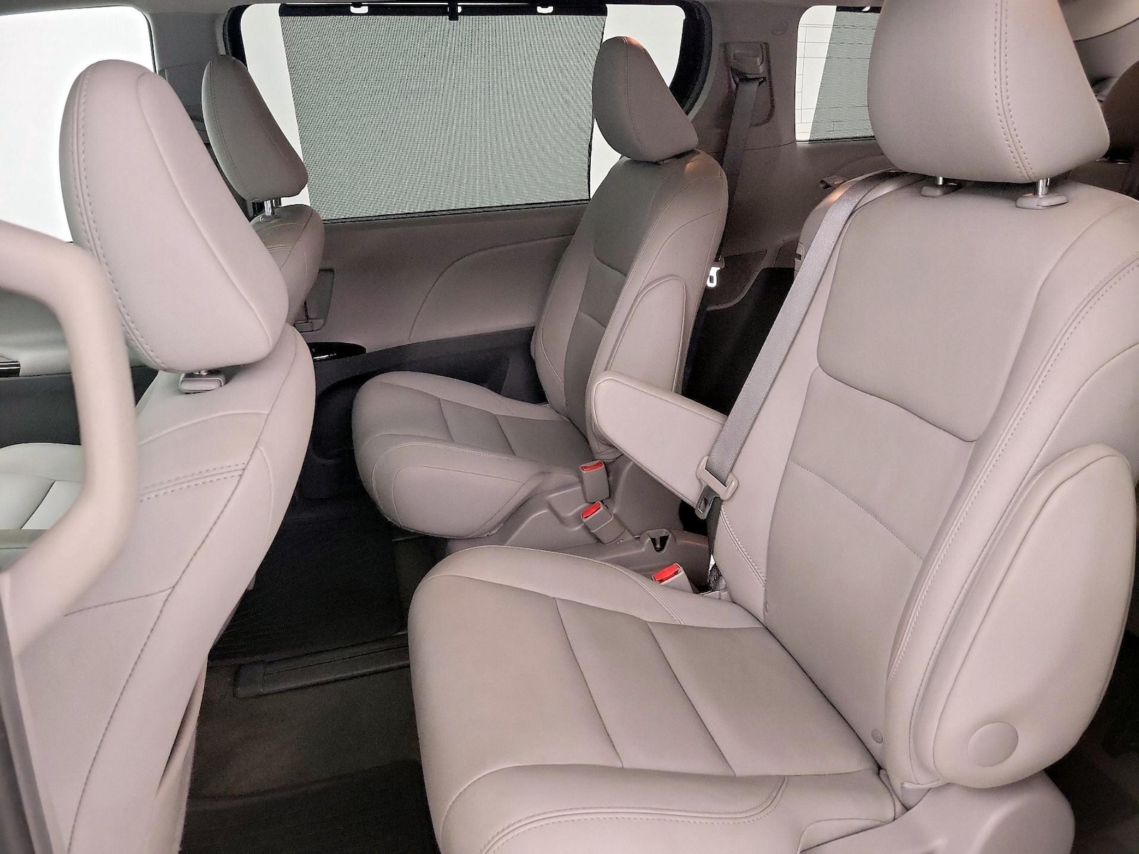 2017 Toyota Sienna XLE - Photo 22