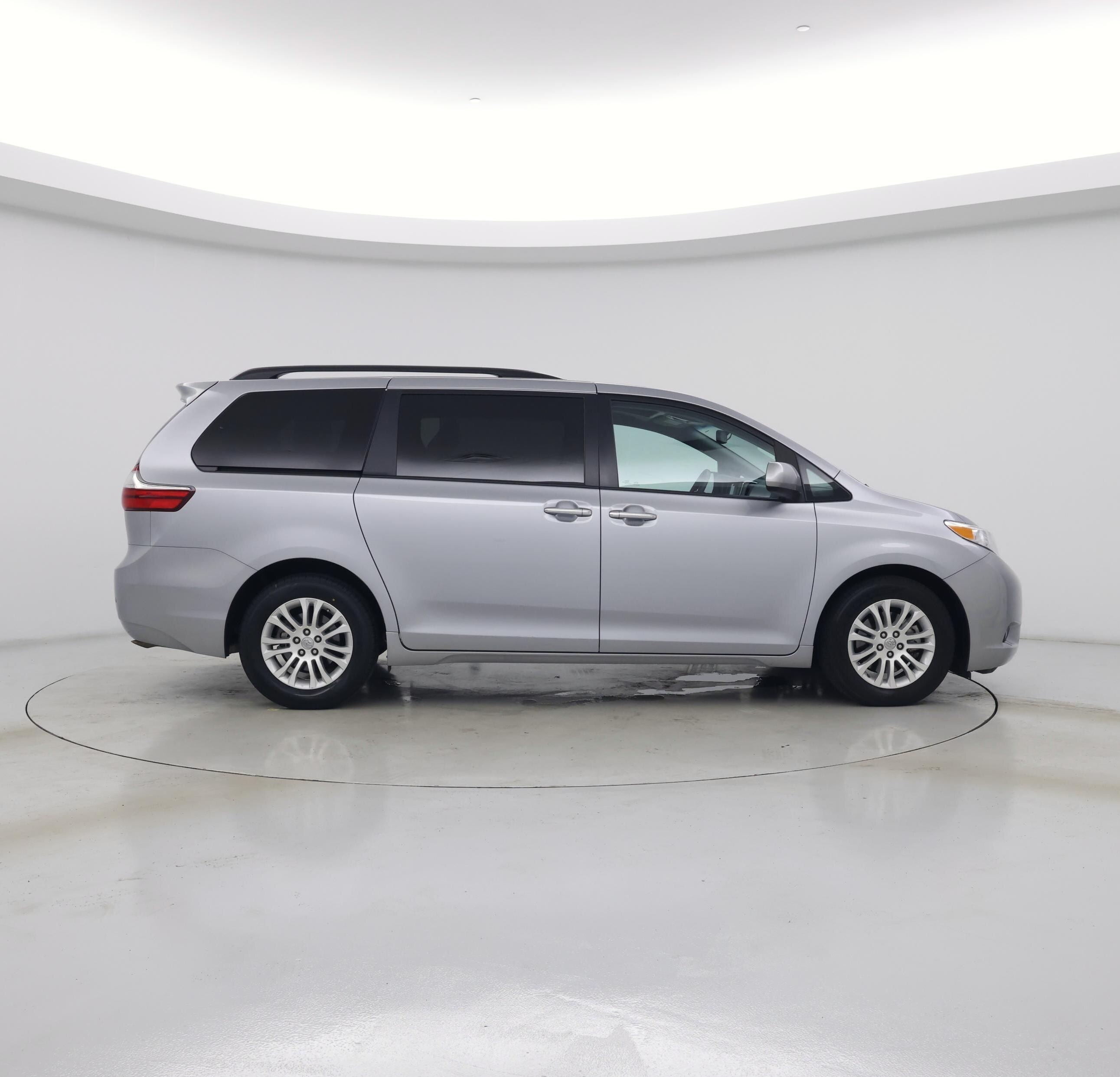 Thumbnail: 2017 Toyota Sienna - 7