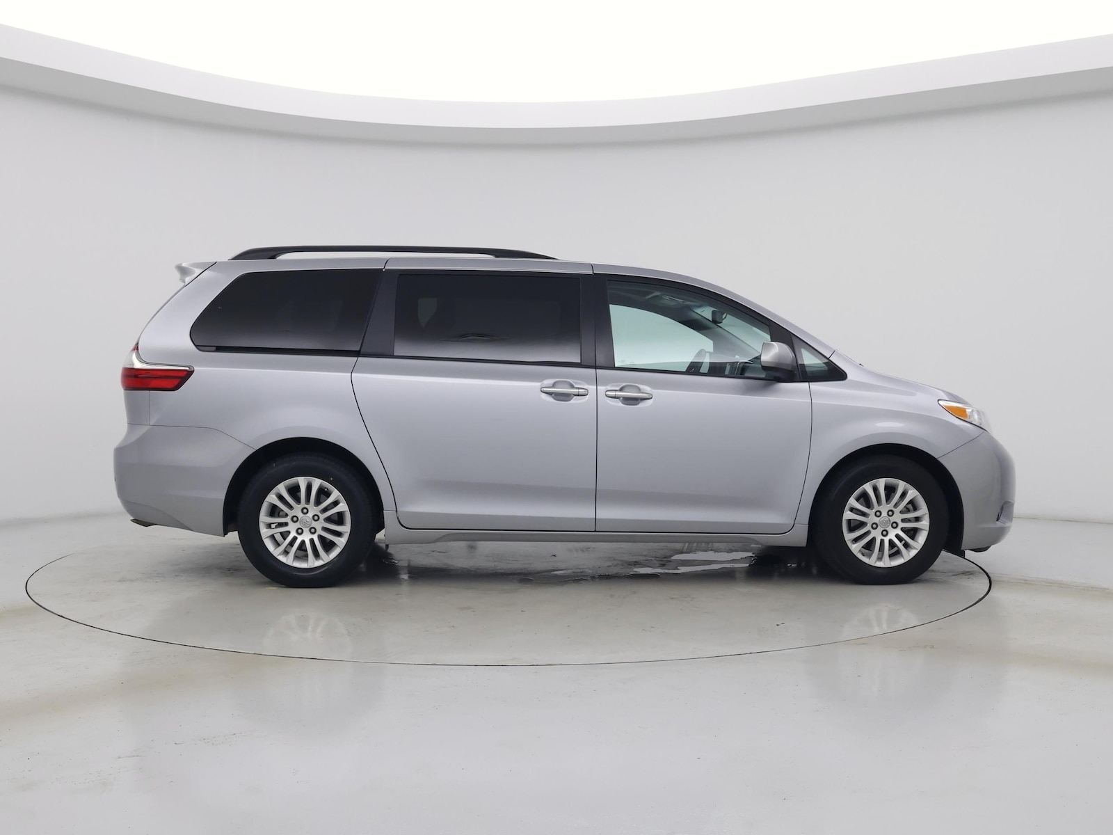 2017 Toyota Sienna XLE - Photo 8
