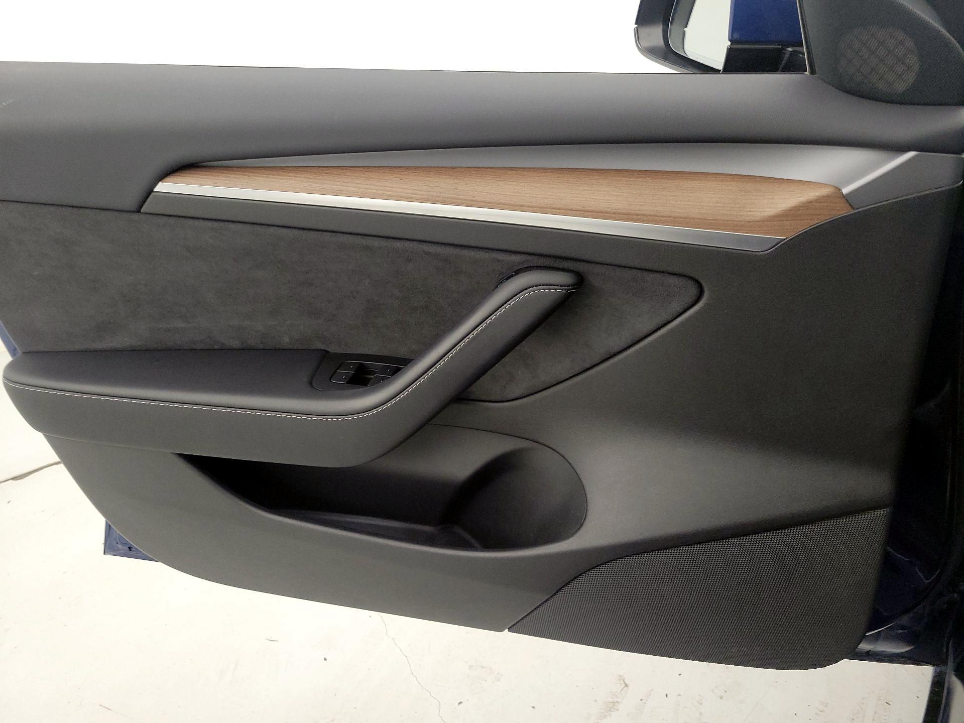 Thumbnail: 2022 Tesla Model 3 - 12