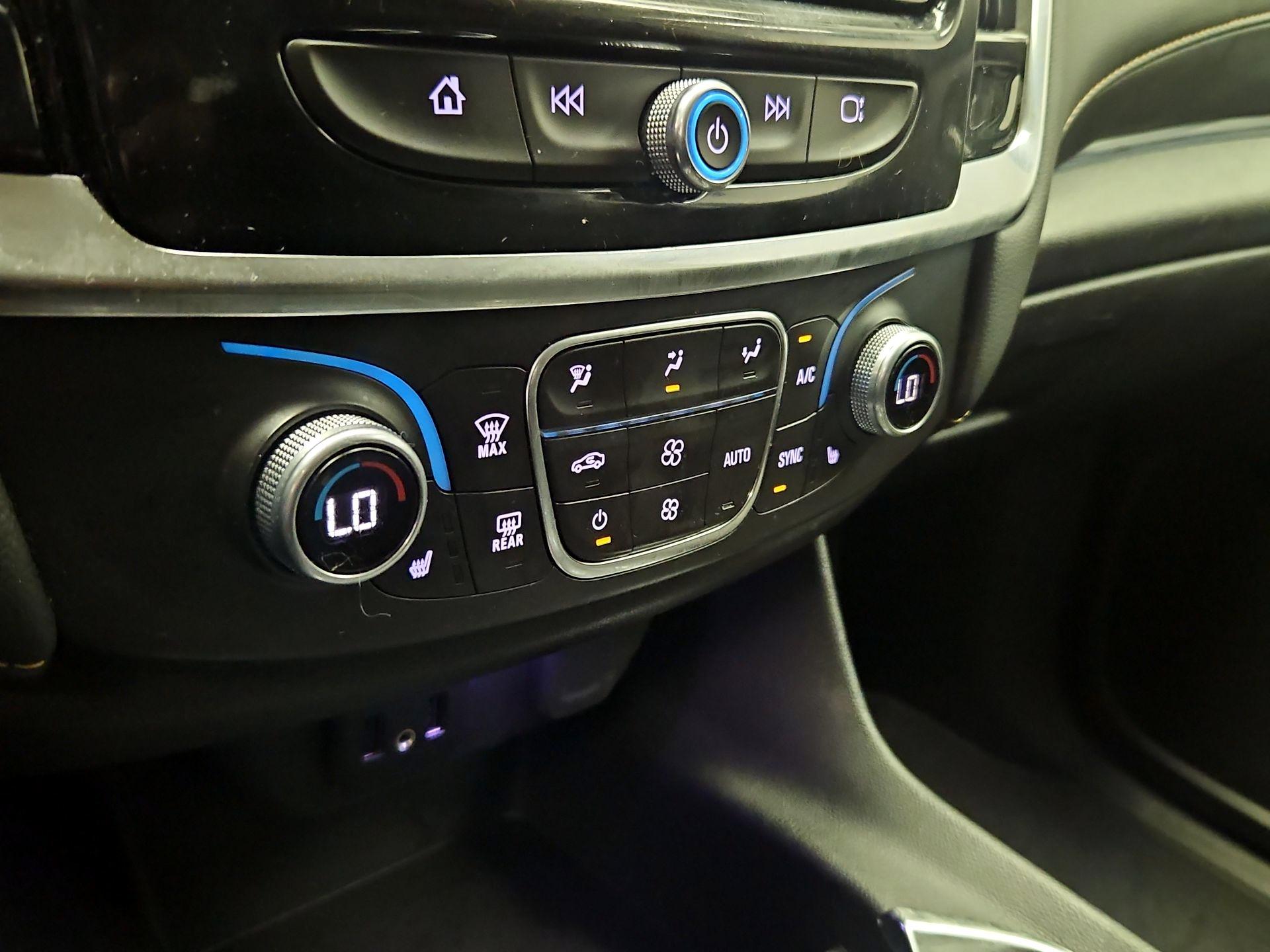 Thumbnail: 2021 Chevrolet Traverse - 16