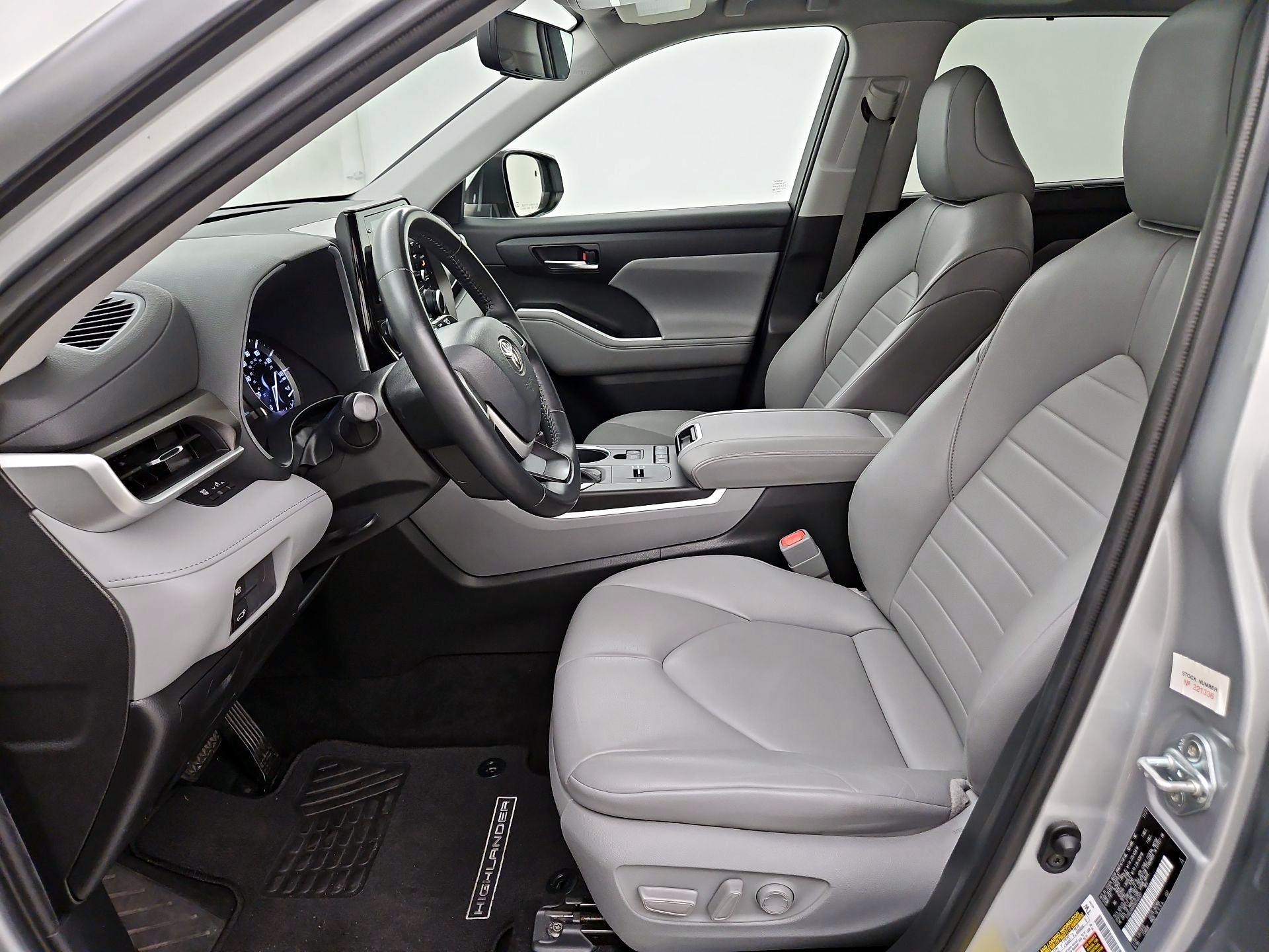 Thumbnail: 2022 Toyota Highlander - 11