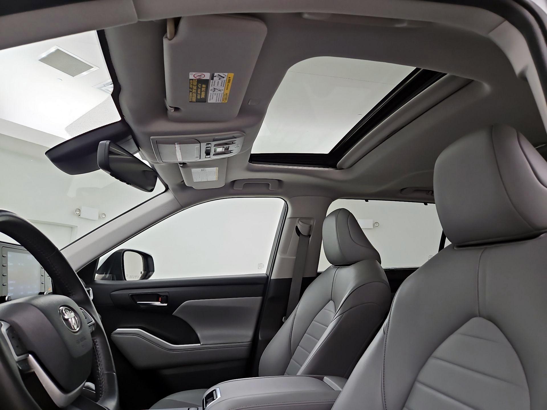 Thumbnail: 2022 Toyota Highlander - 19
