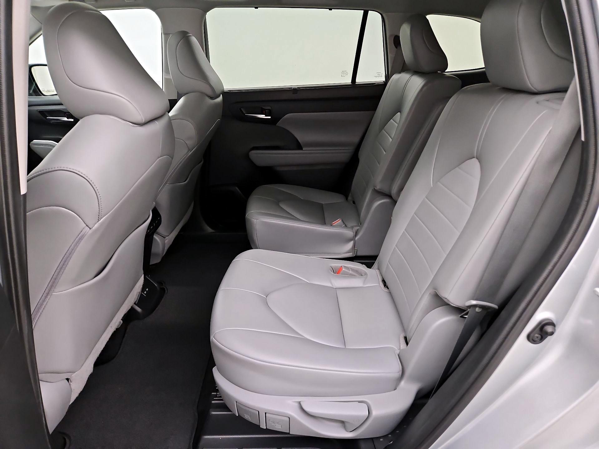 Thumbnail: 2022 Toyota Highlander - 20