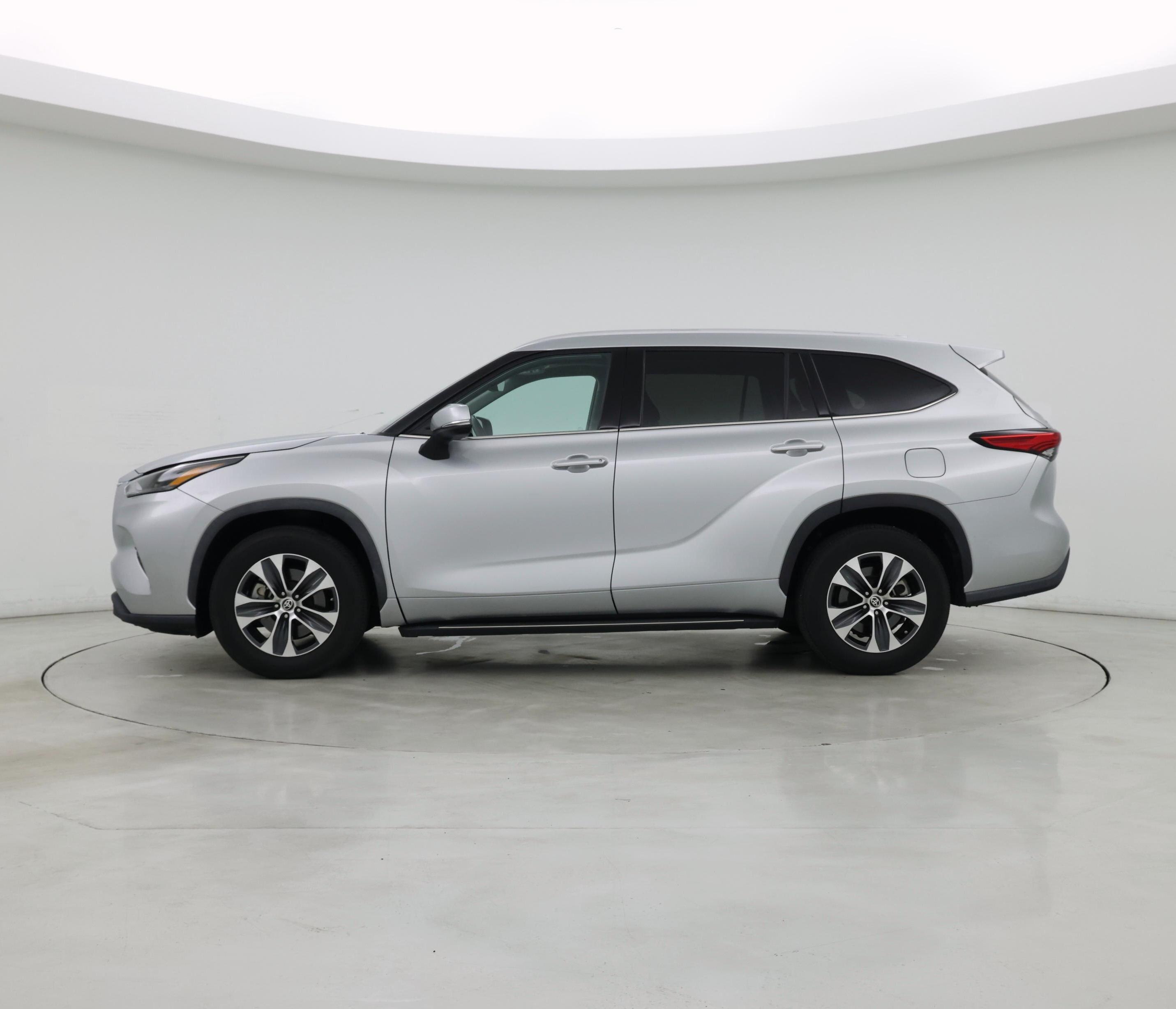 Thumbnail: 2022 Toyota Highlander - 3
